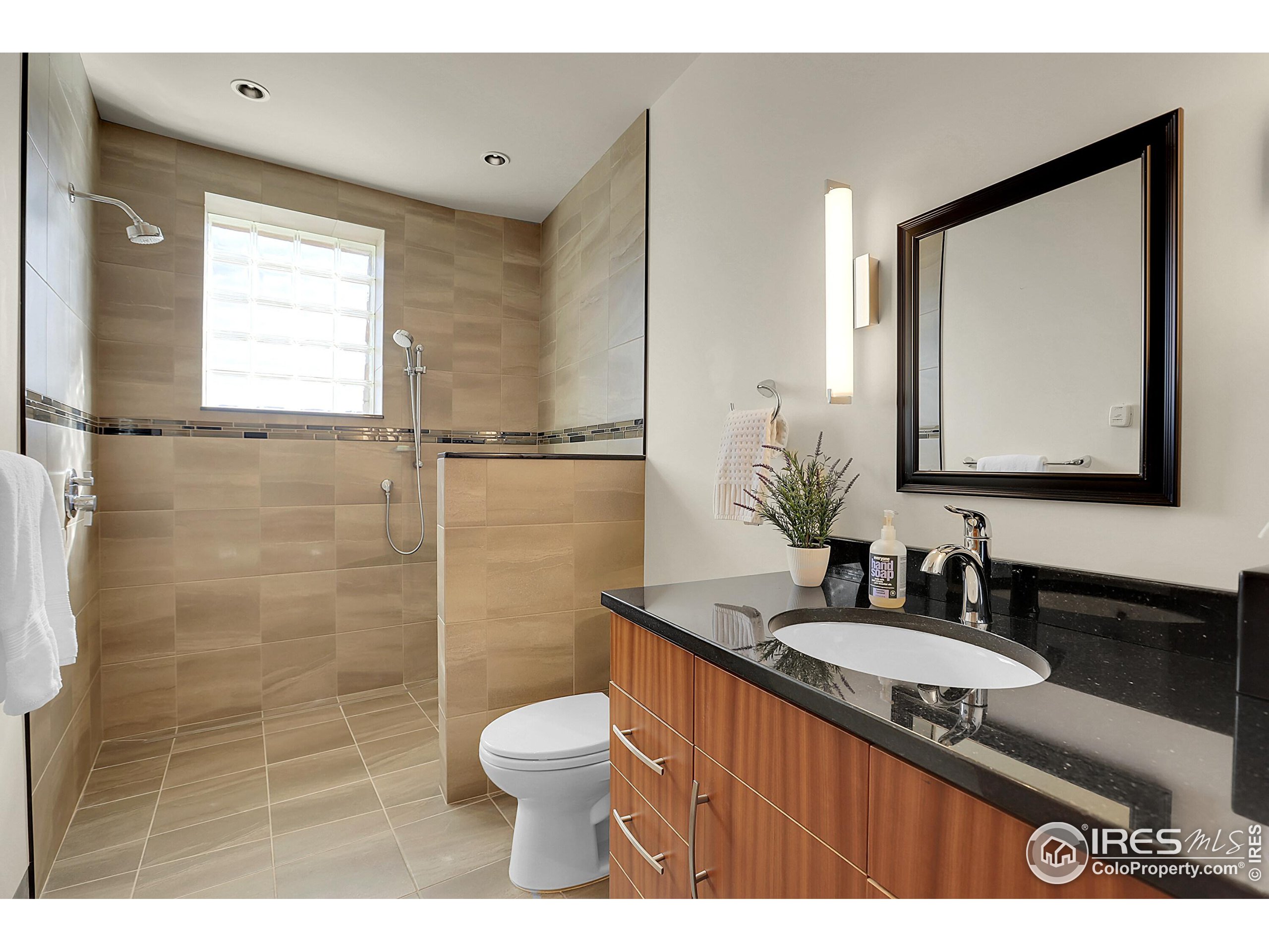 4604 Sunshine Canyon Dr