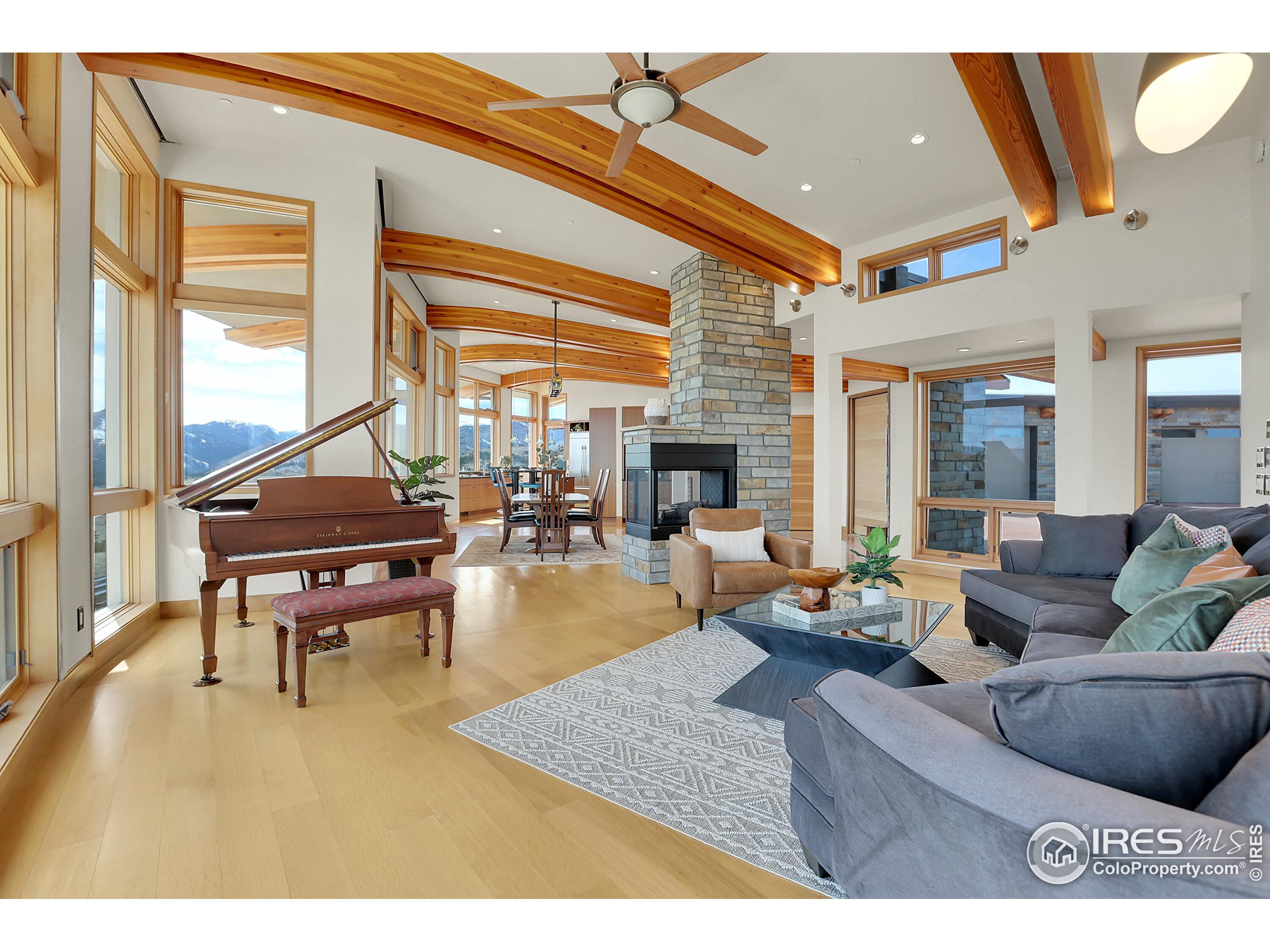 4604 Sunshine Canyon Dr