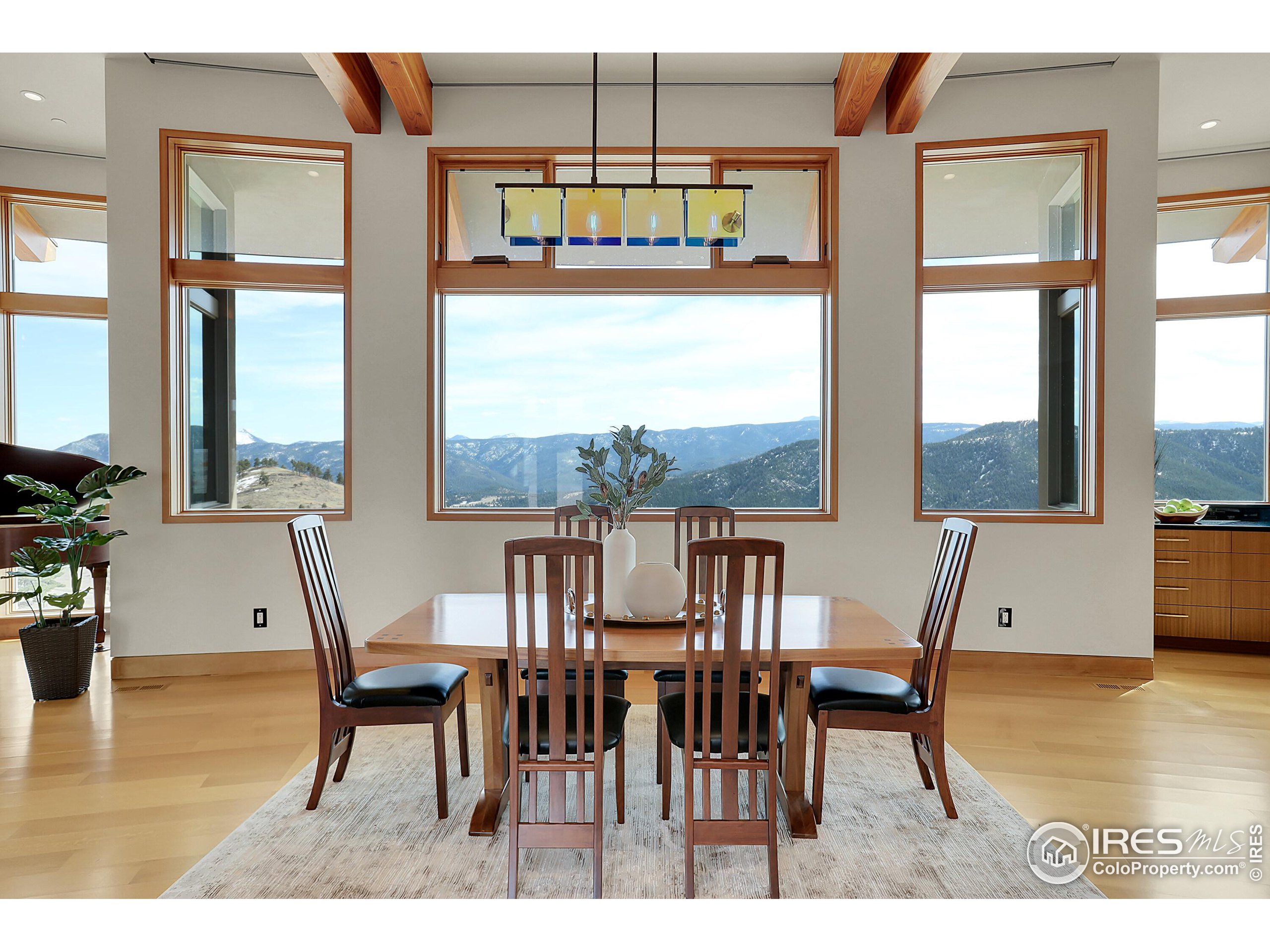 4604 Sunshine Canyon Dr