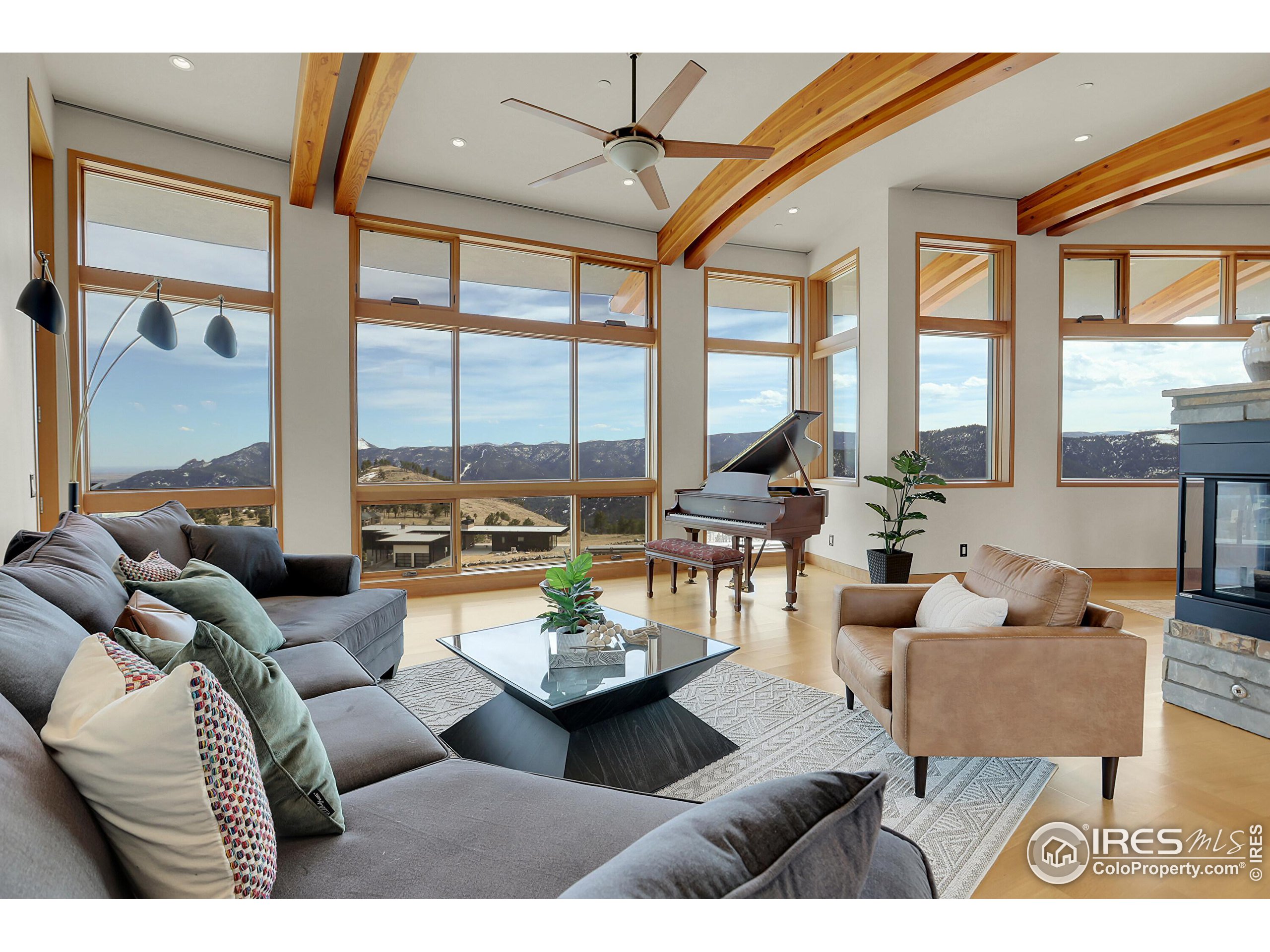 4604 Sunshine Canyon Dr