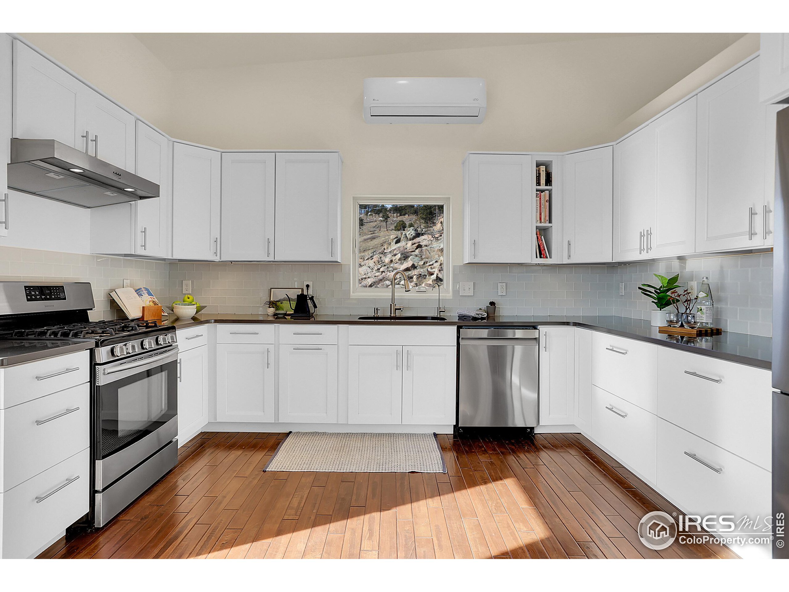 6191 Sunshine Canyon Dr