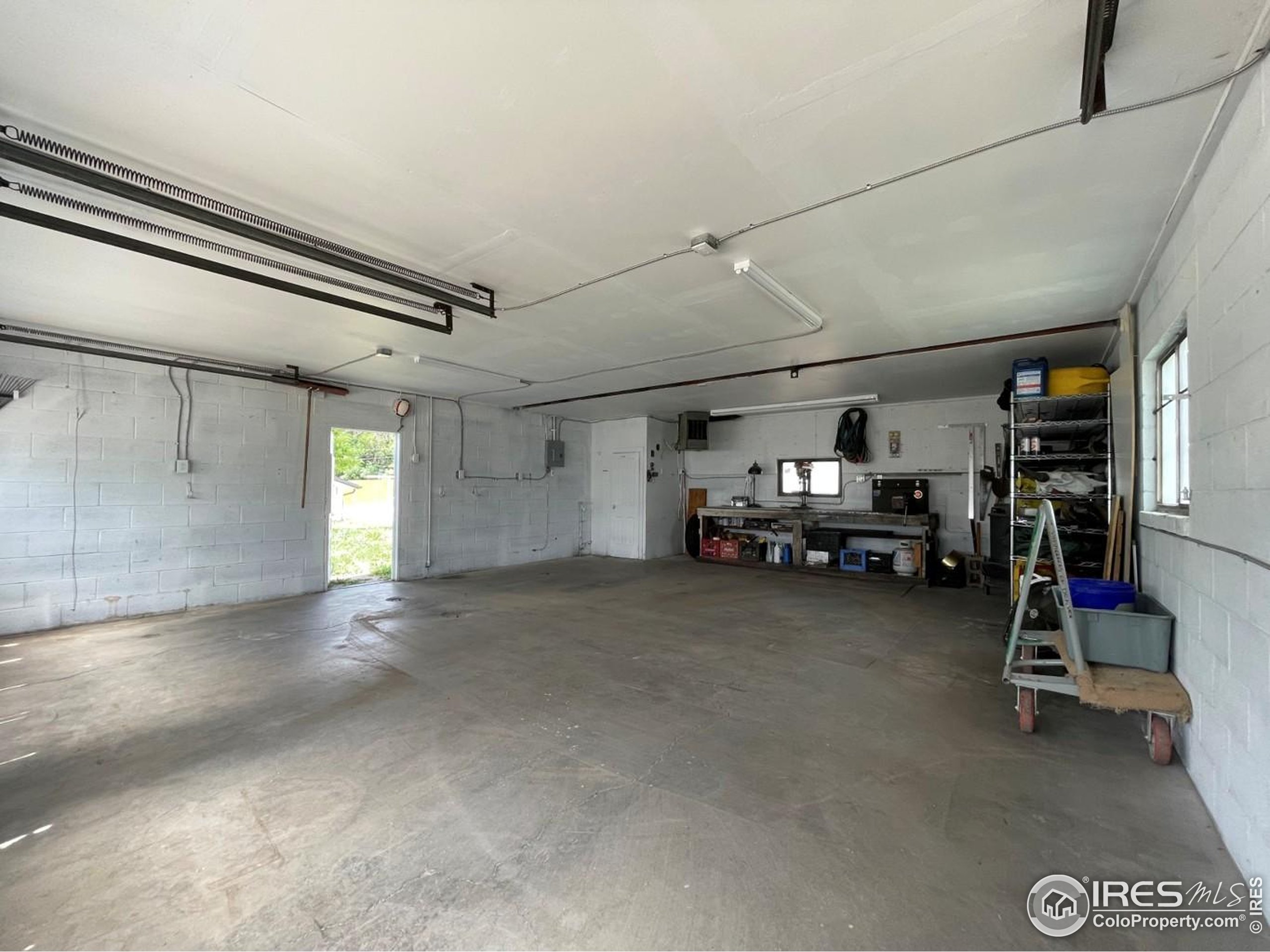 707 E Emma St
