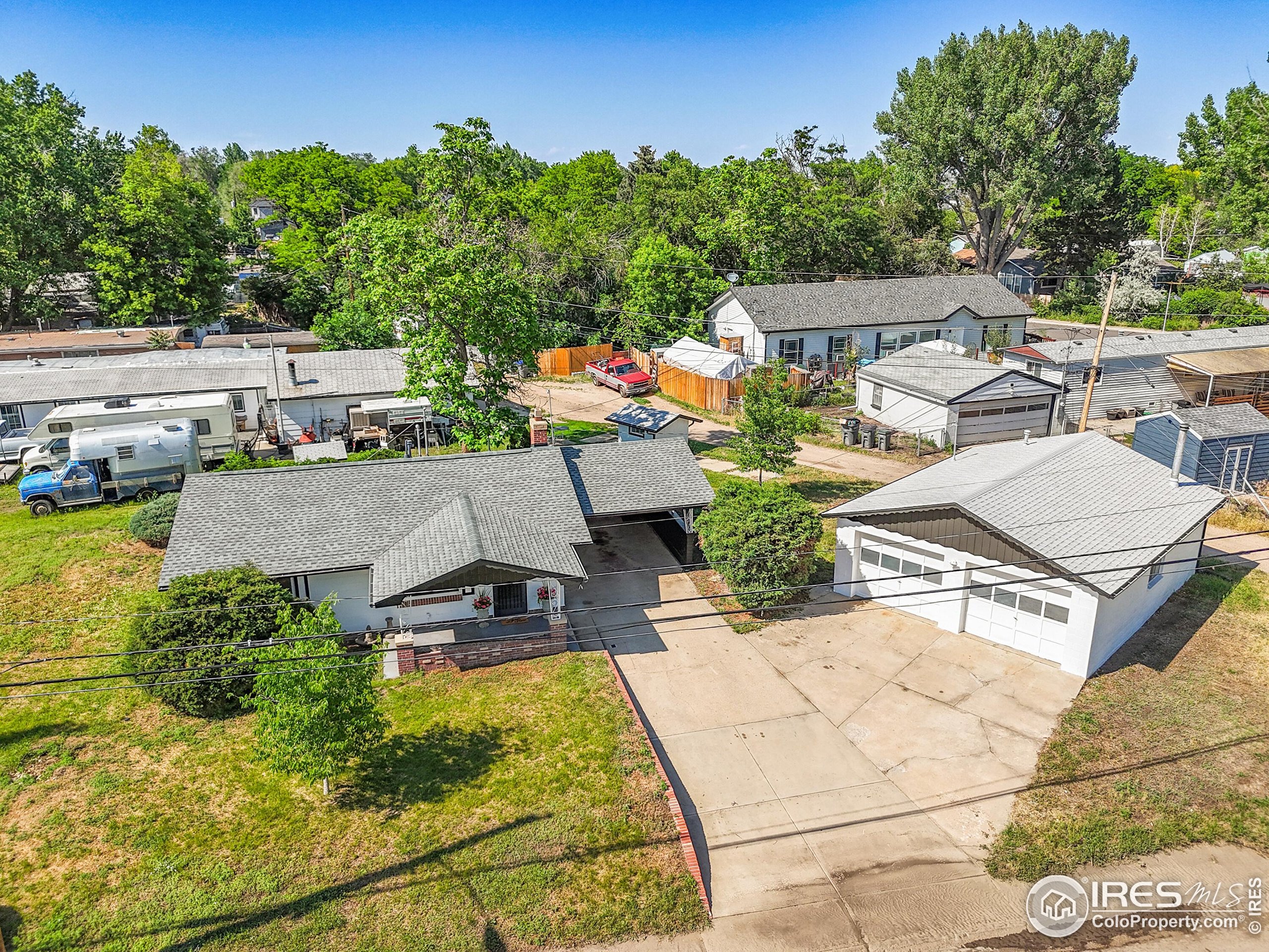 707 E Emma St