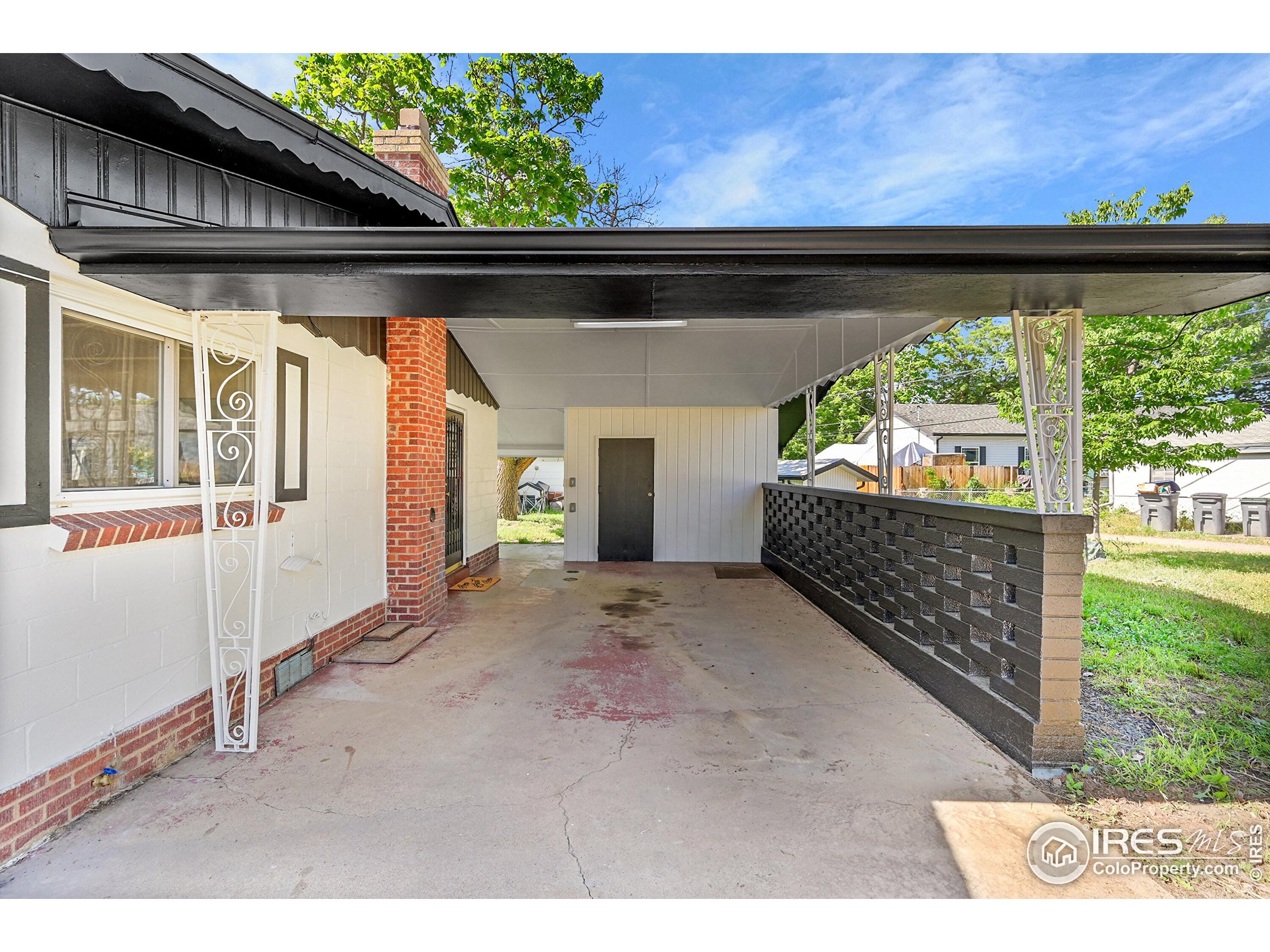 707 E Emma St