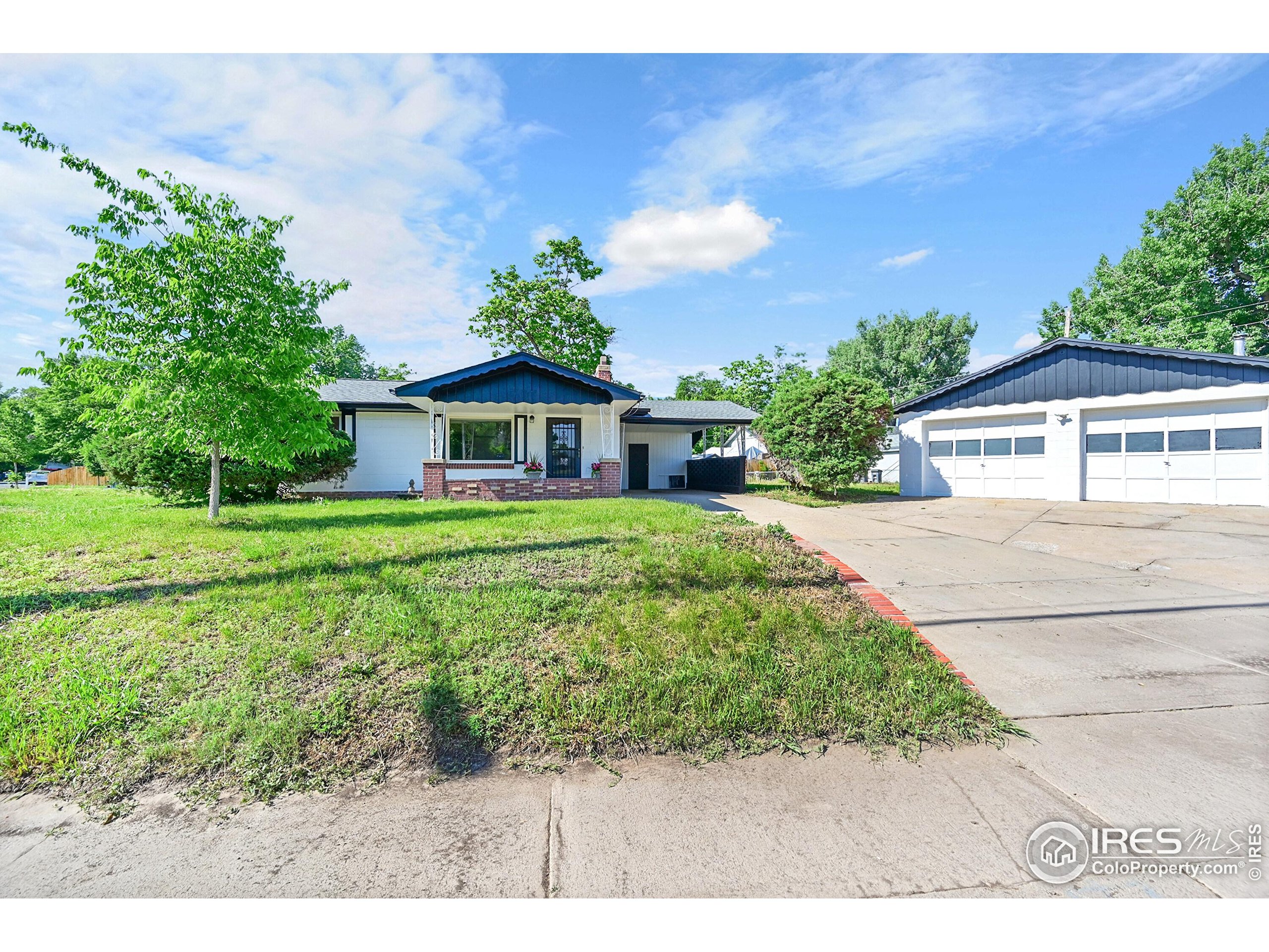 707 E Emma St