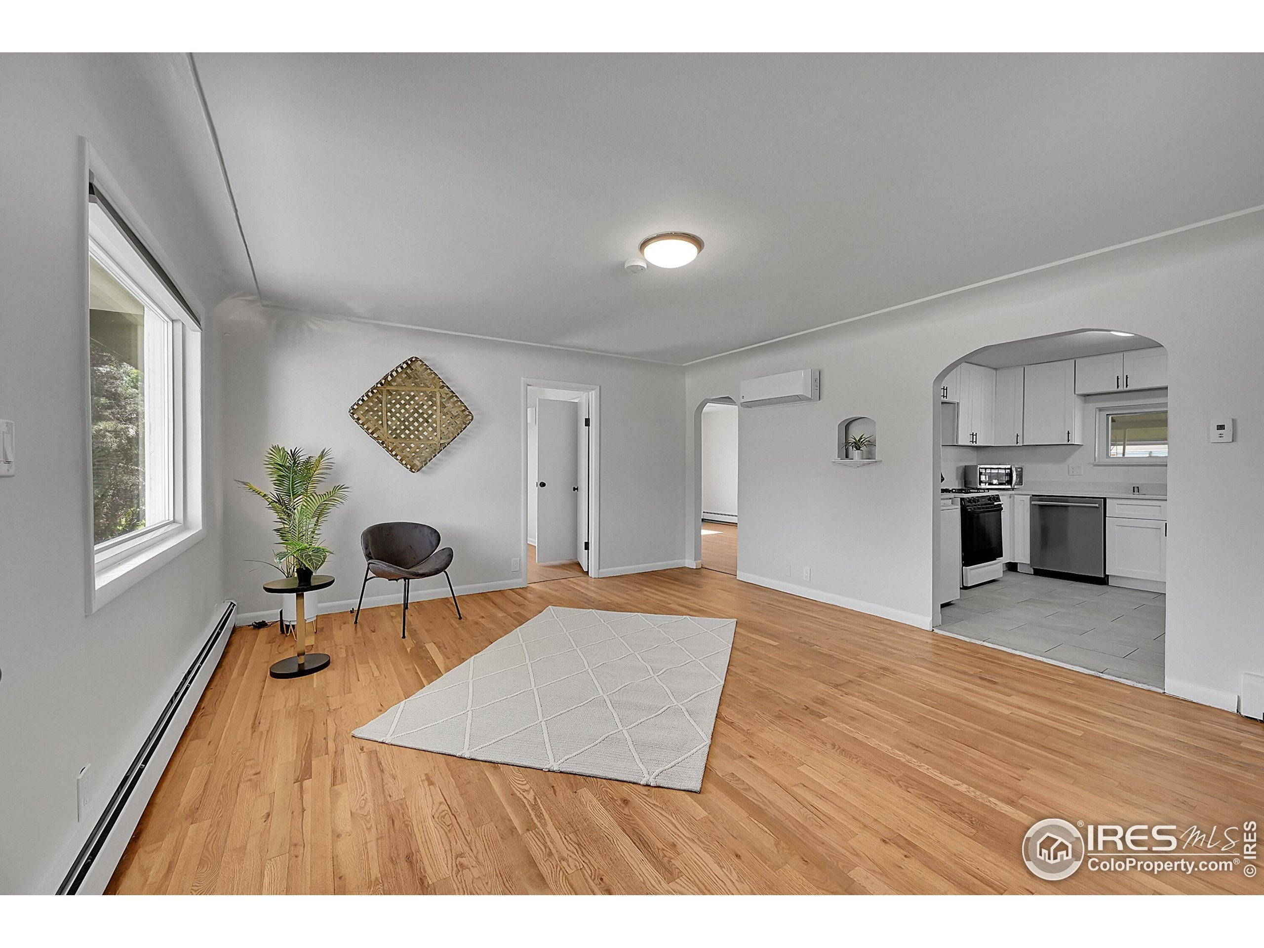 707 E Emma St