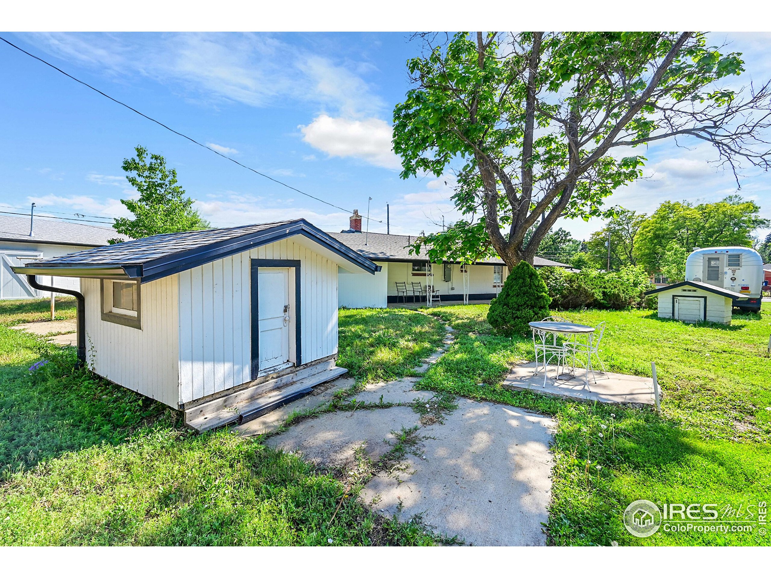 707 E Emma St