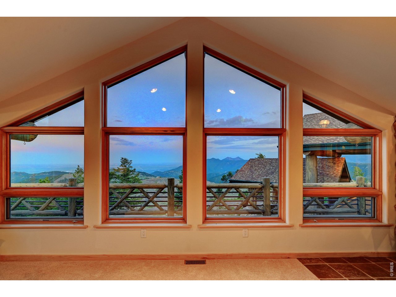 6553 Sunshine Canyon Dr