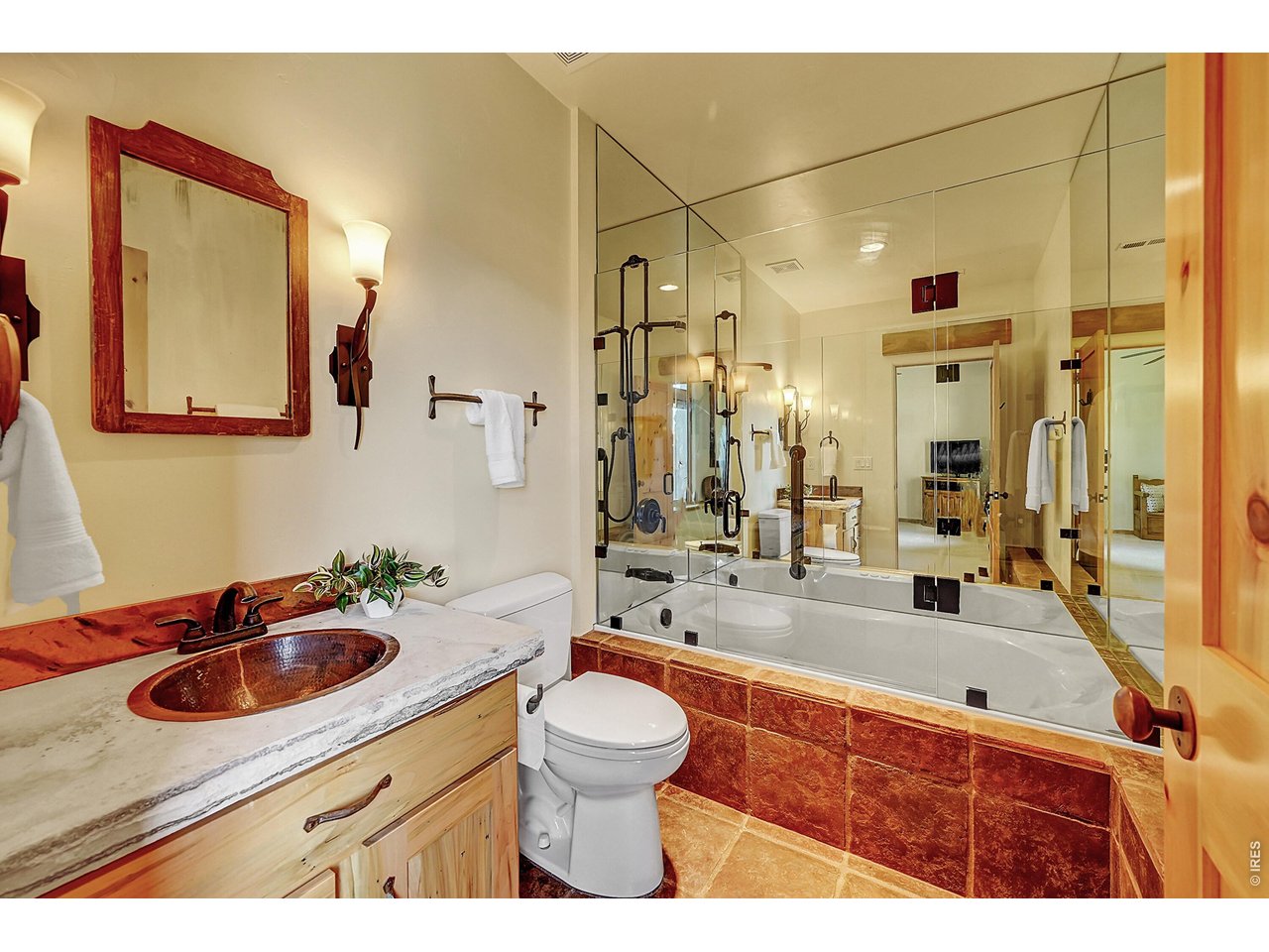 6553 Sunshine Canyon Dr