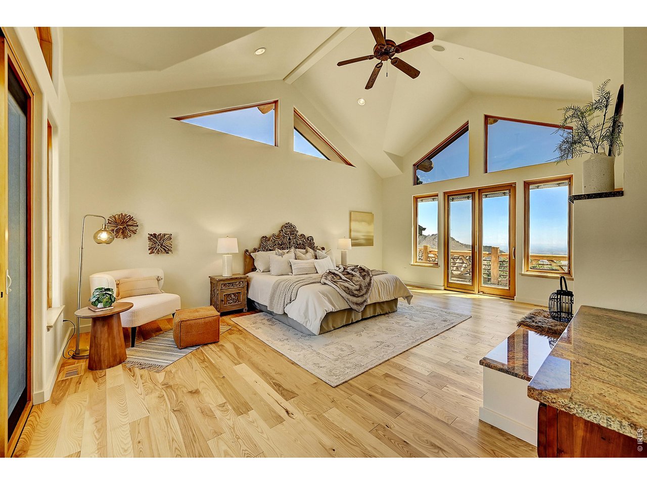 6553 Sunshine Canyon Dr