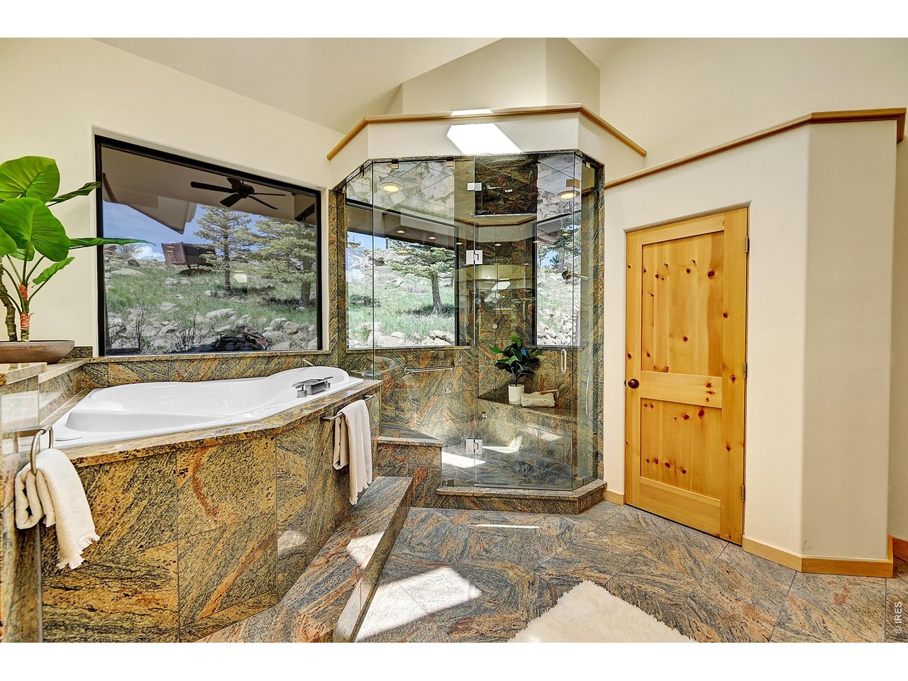 6553 Sunshine Canyon Dr