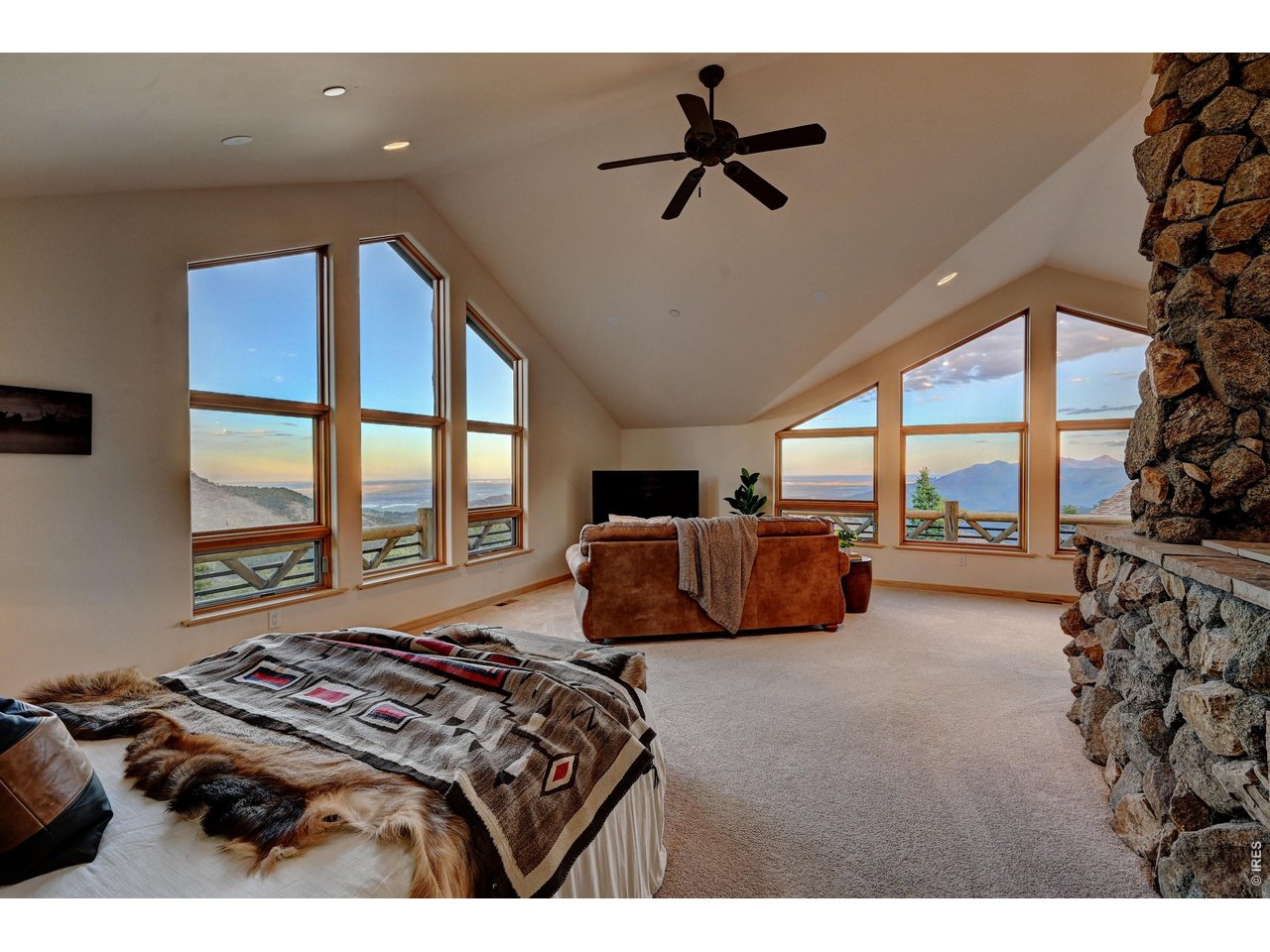 6553 Sunshine Canyon Dr