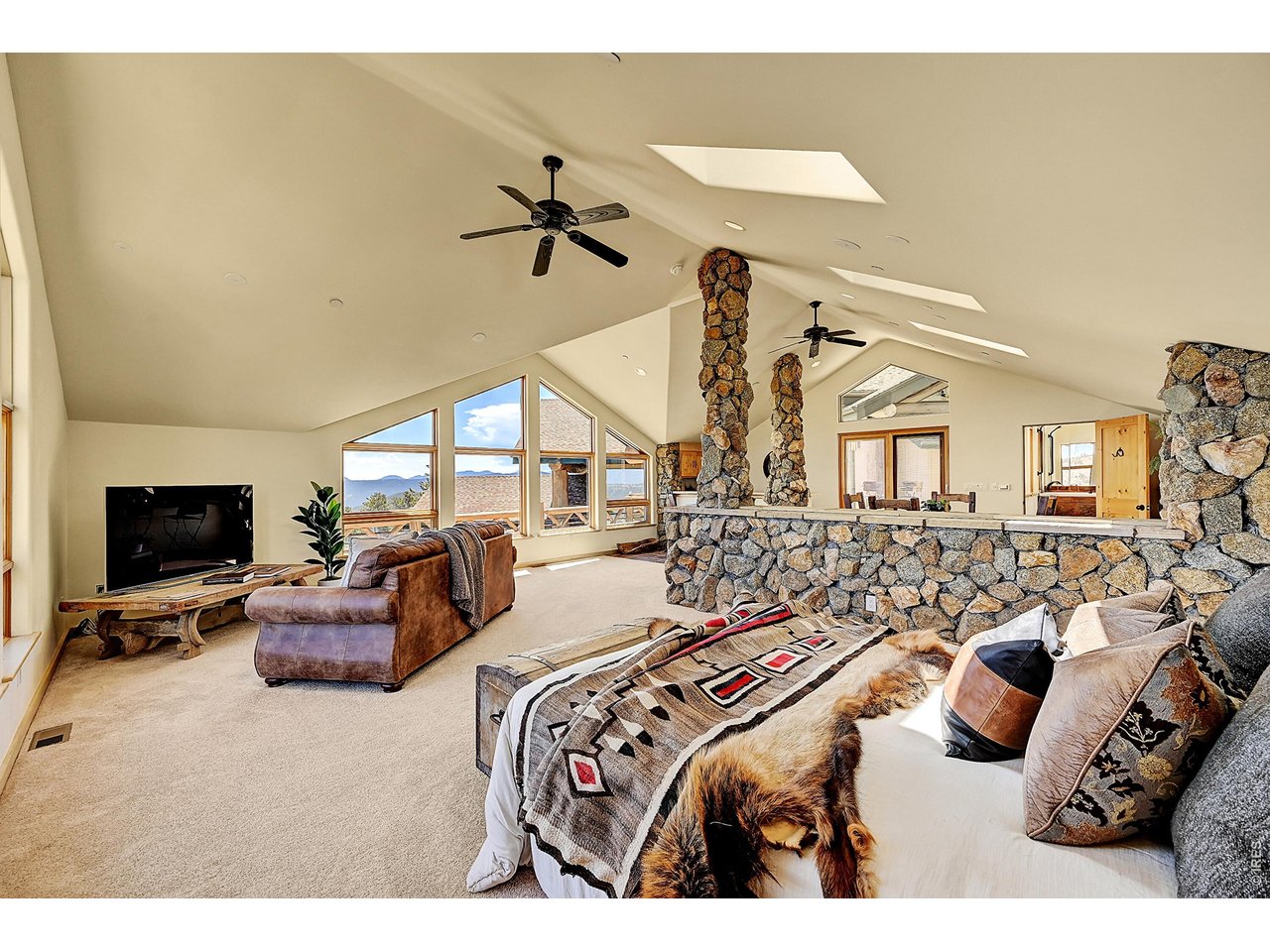 6553 Sunshine Canyon Dr