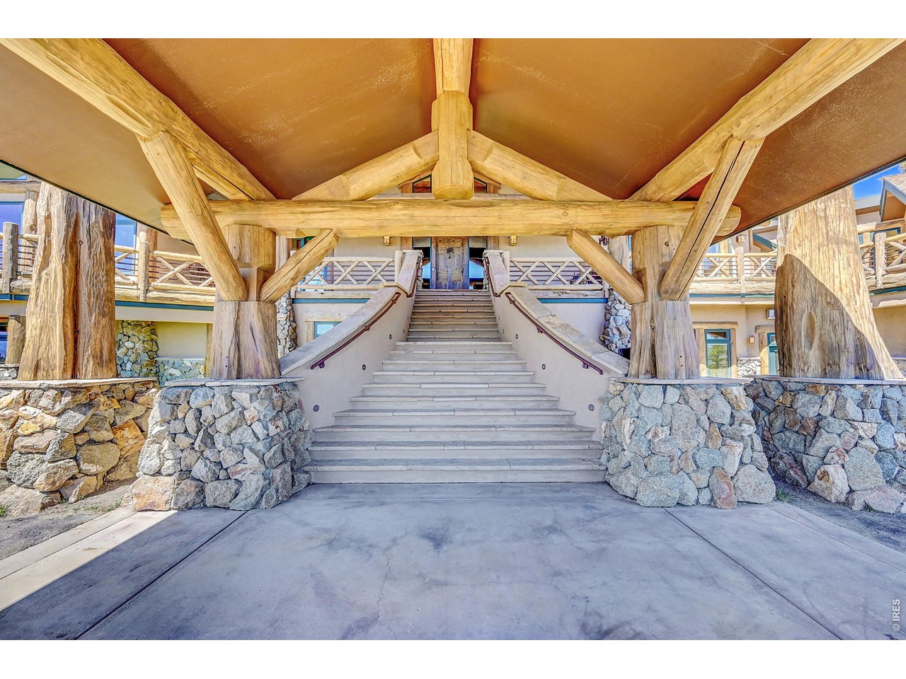 6553 Sunshine Canyon Dr