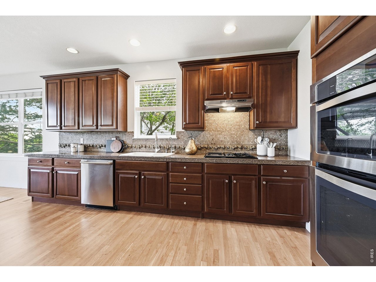 516 Indian Peaks Trl W
