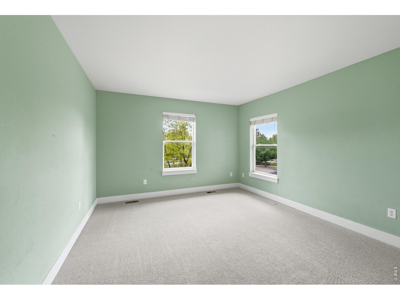 516 Indian Peaks Trl W