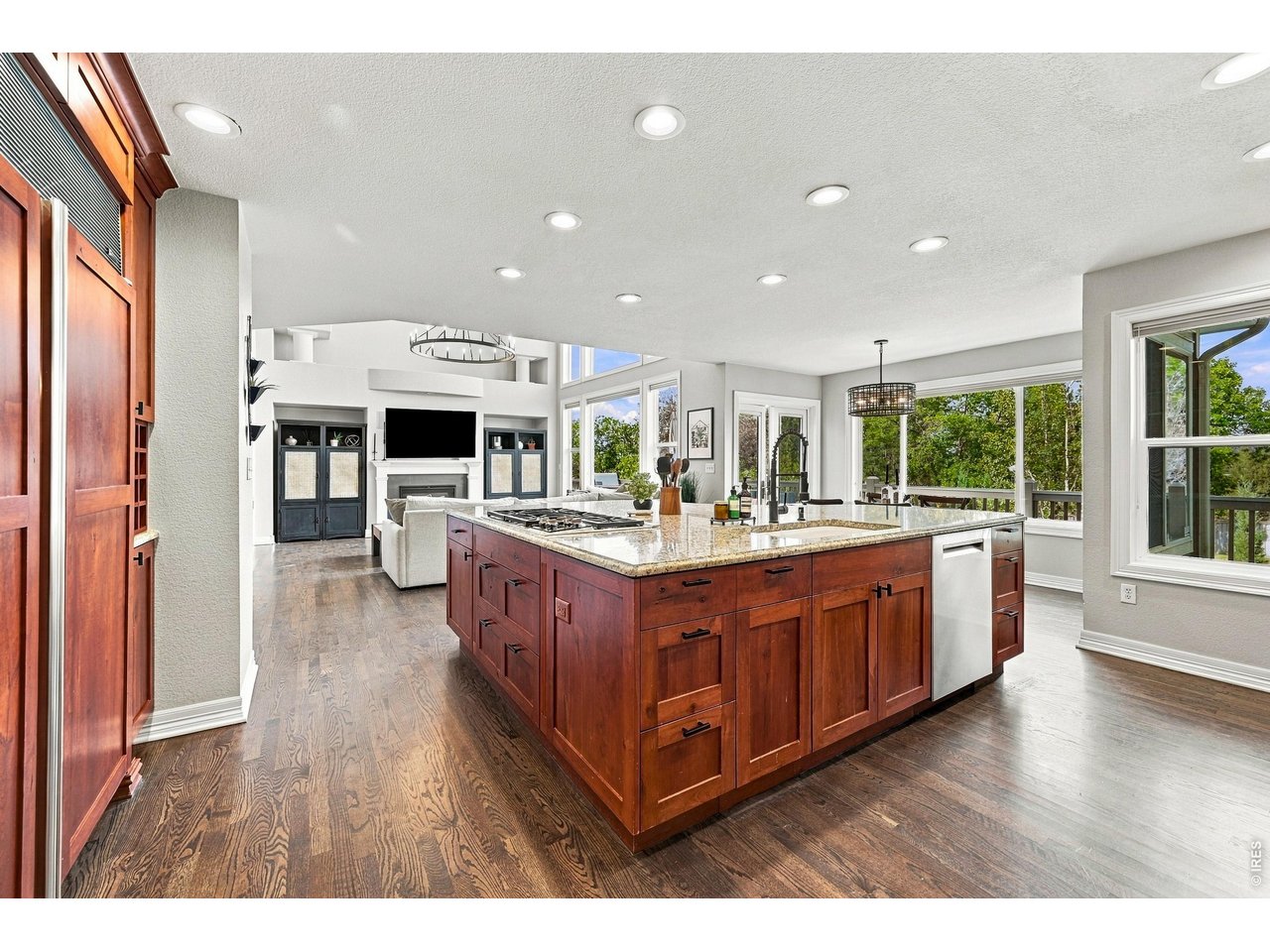 2317 Rimrock Cir