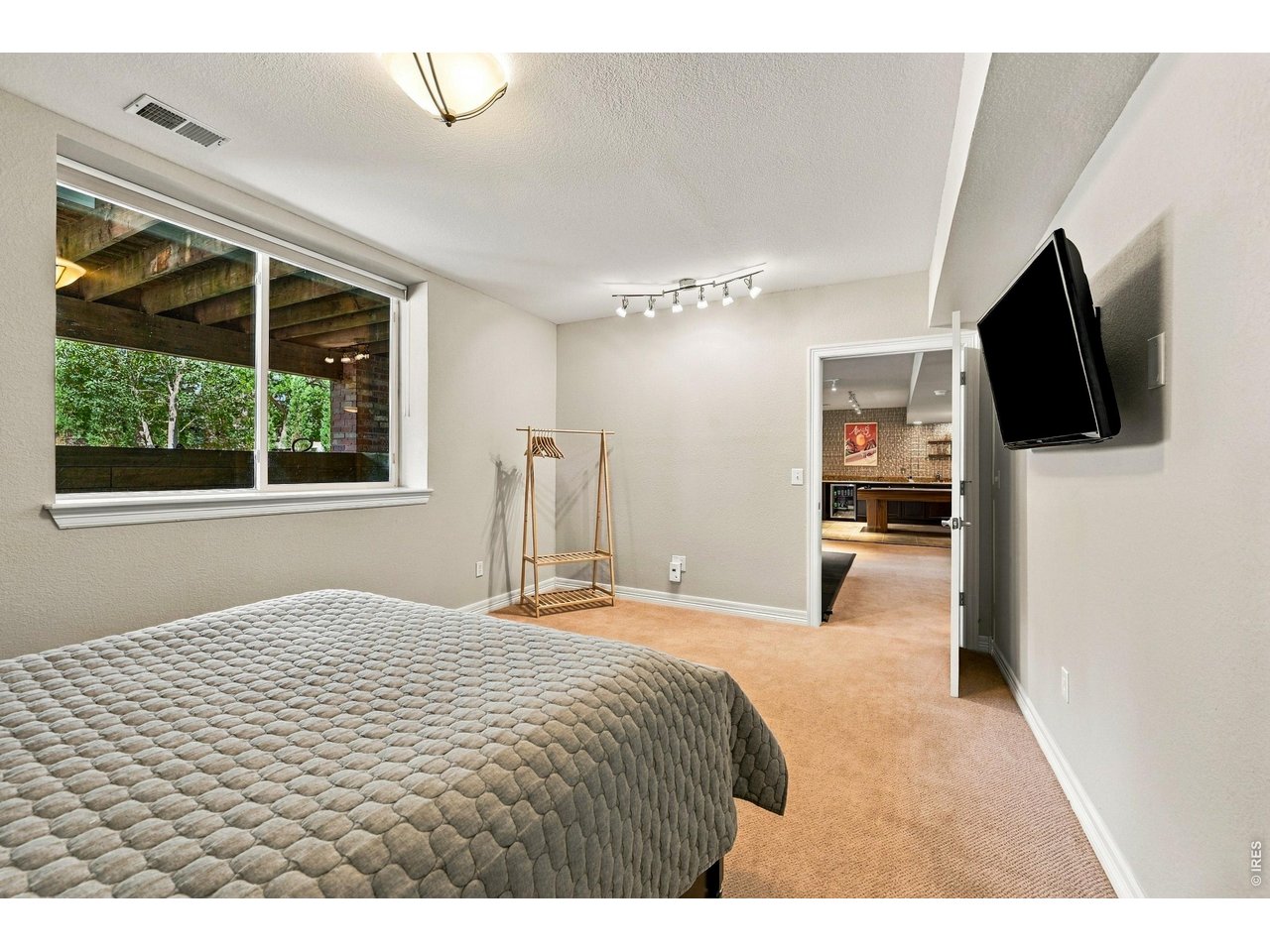 2317 Rimrock Cir