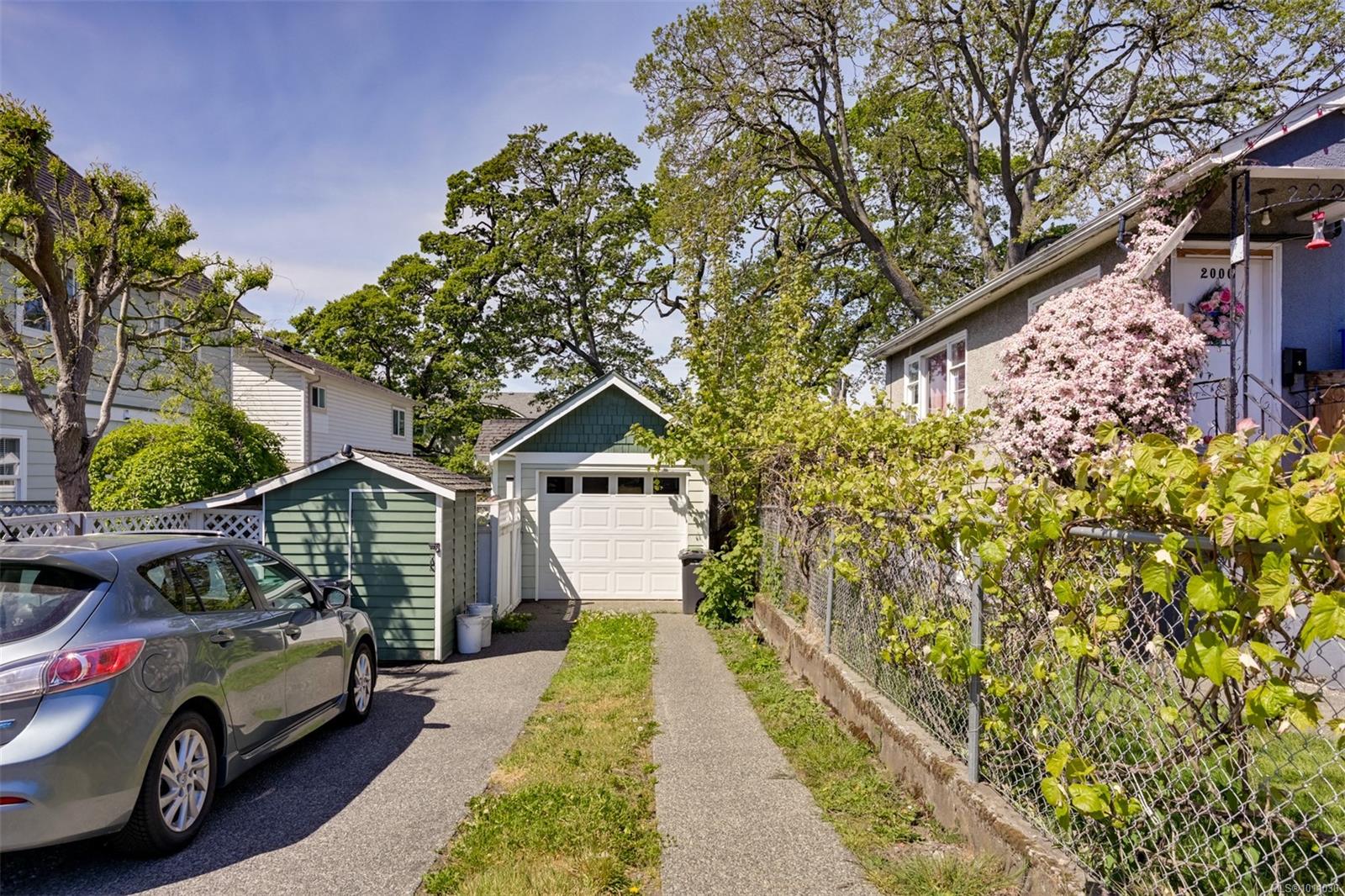 1168 Caledonia Ave