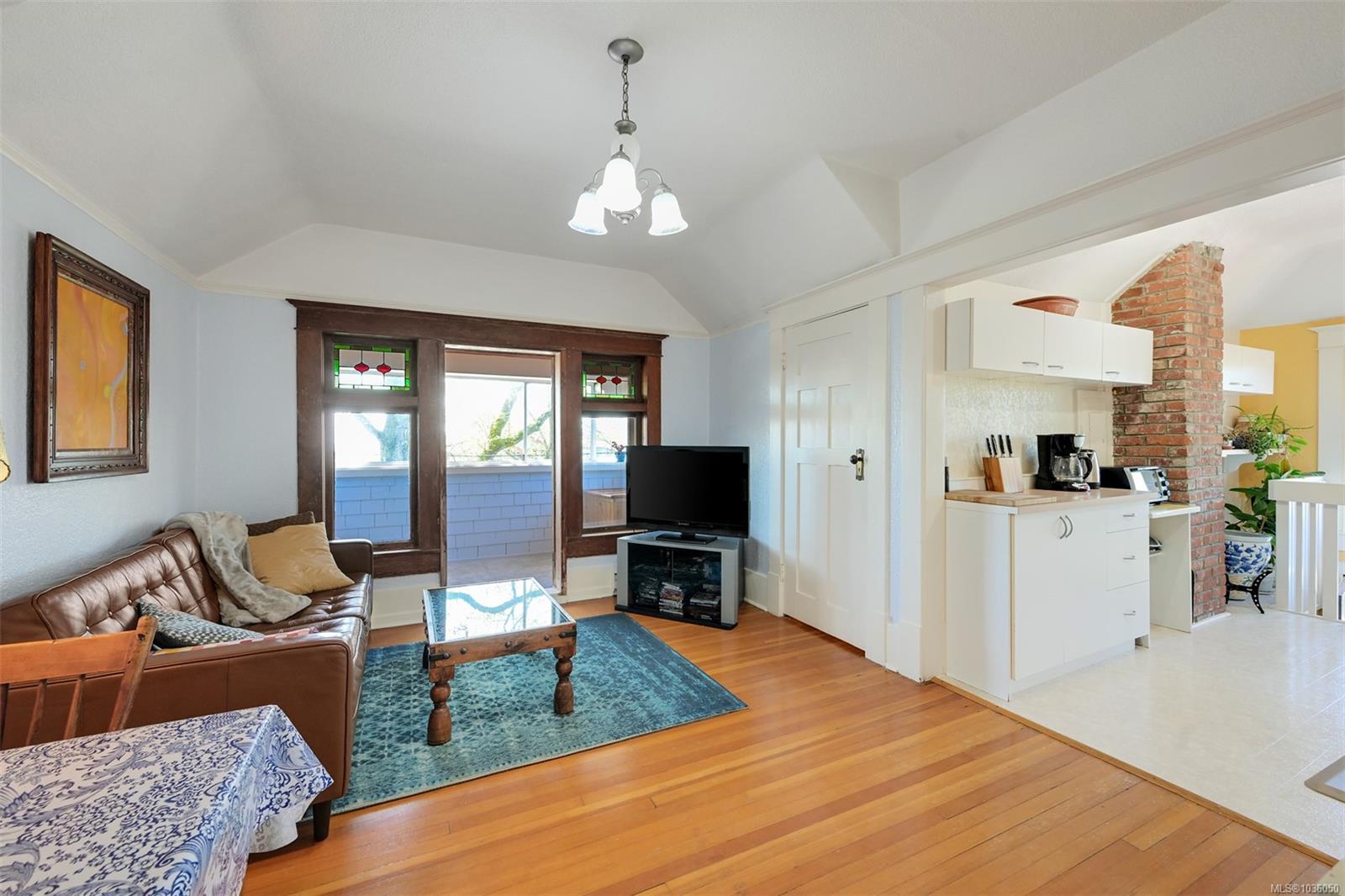 1802 Hollywood Cres