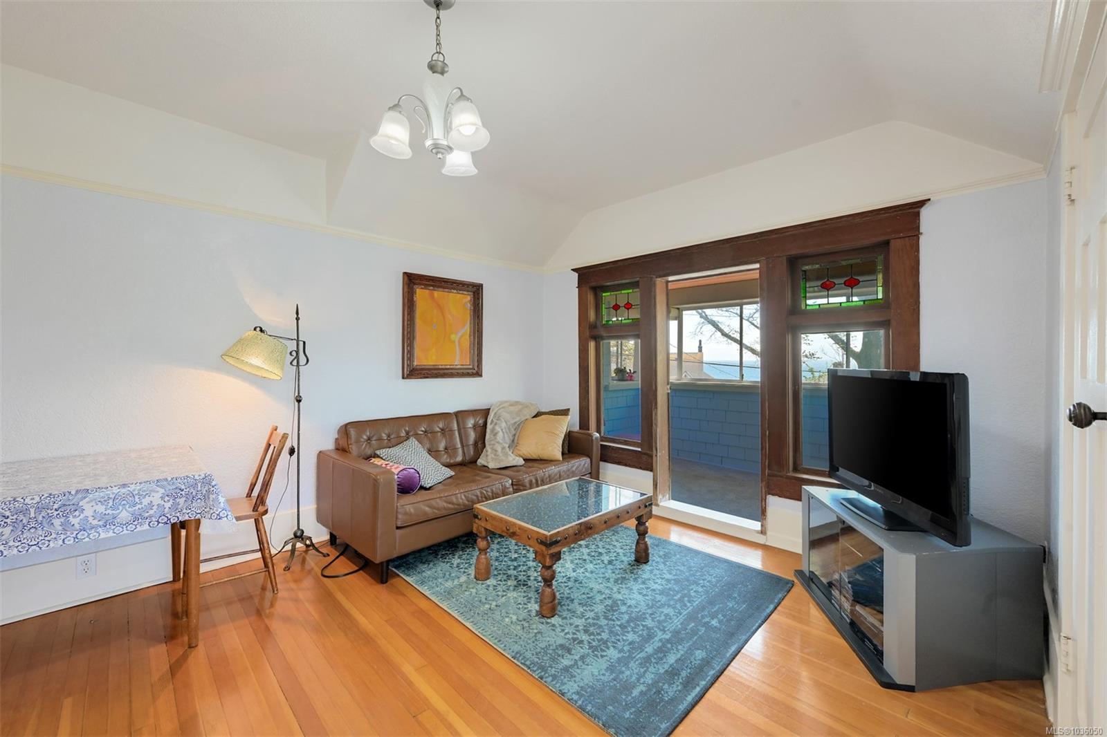 1802 Hollywood Cres