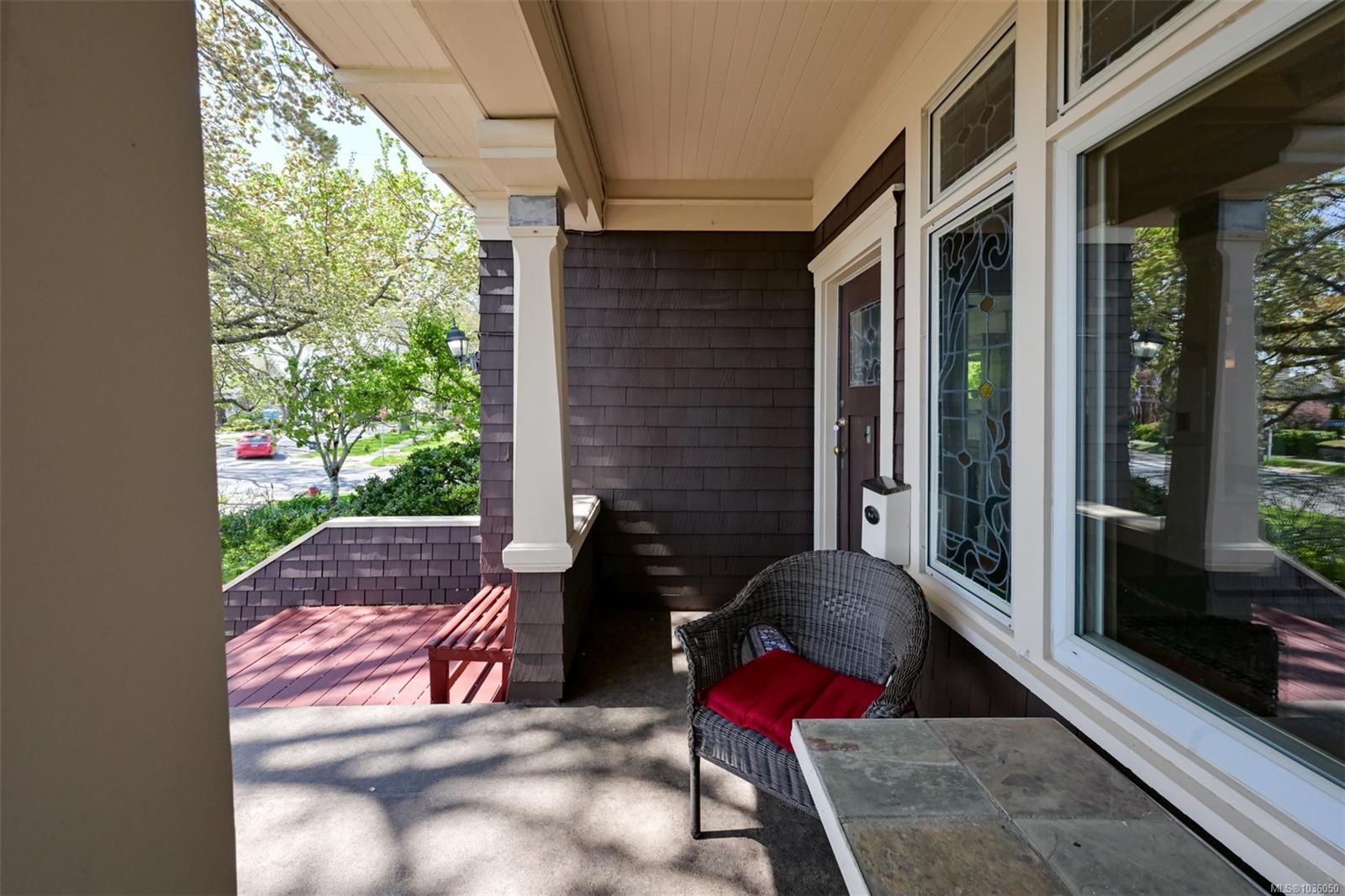 1802 Hollywood Cres