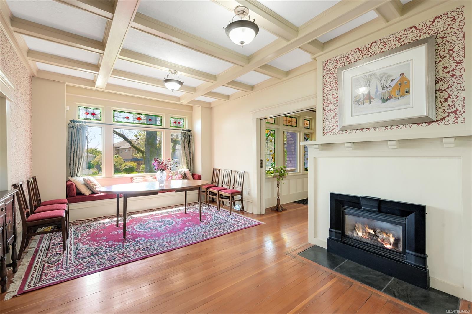 1802 Hollywood Cres