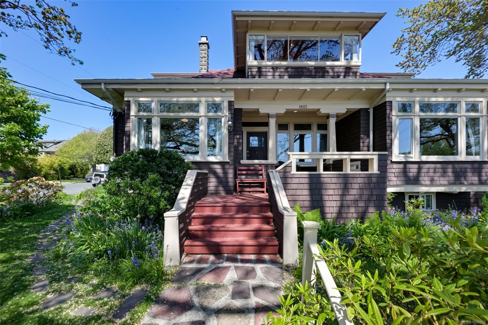 1802 Hollywood Cres