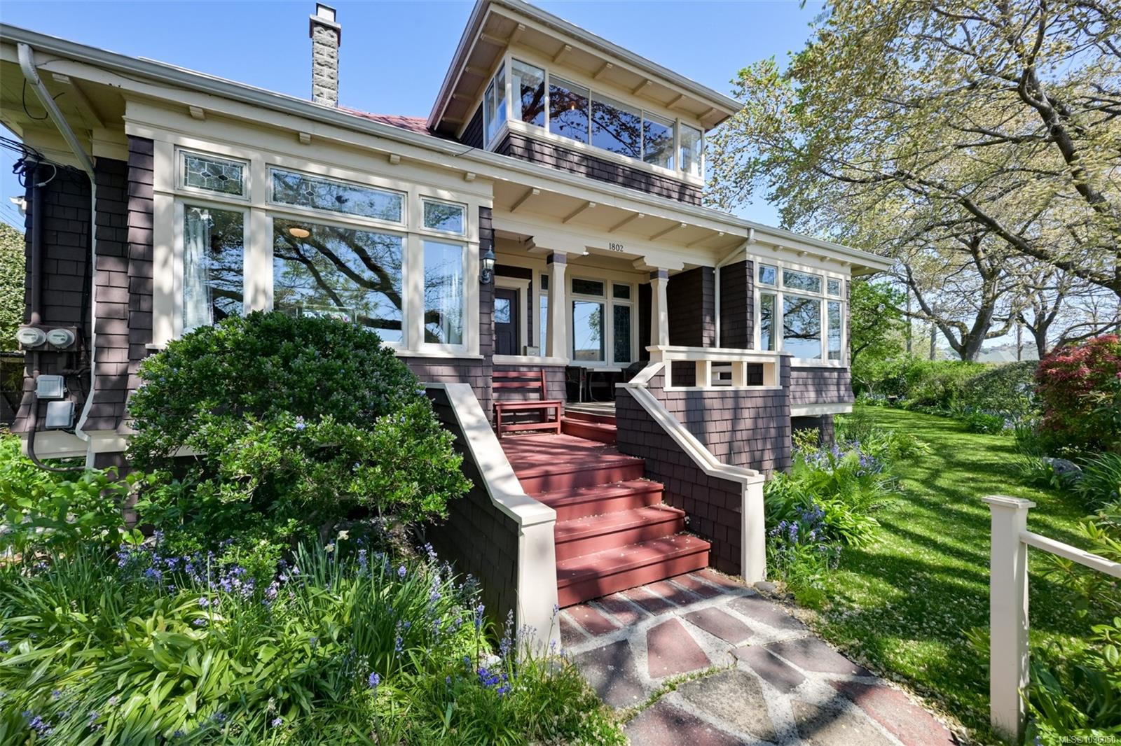 1802 Hollywood Cres