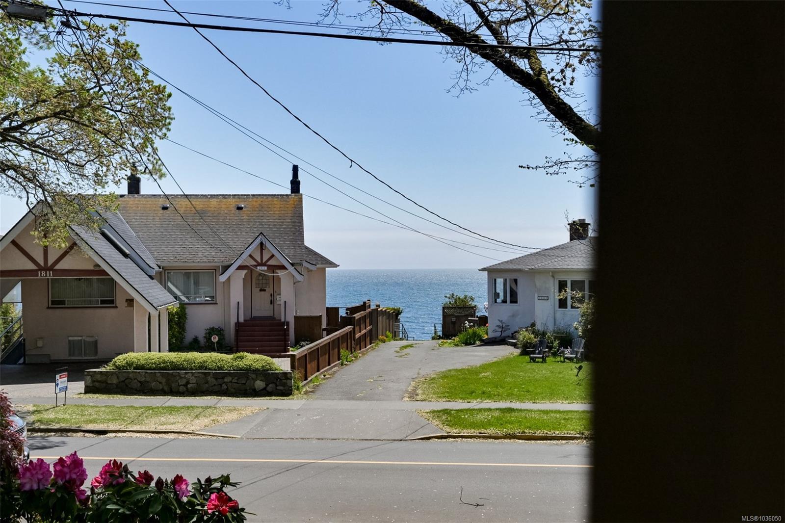 1802 Hollywood Cres