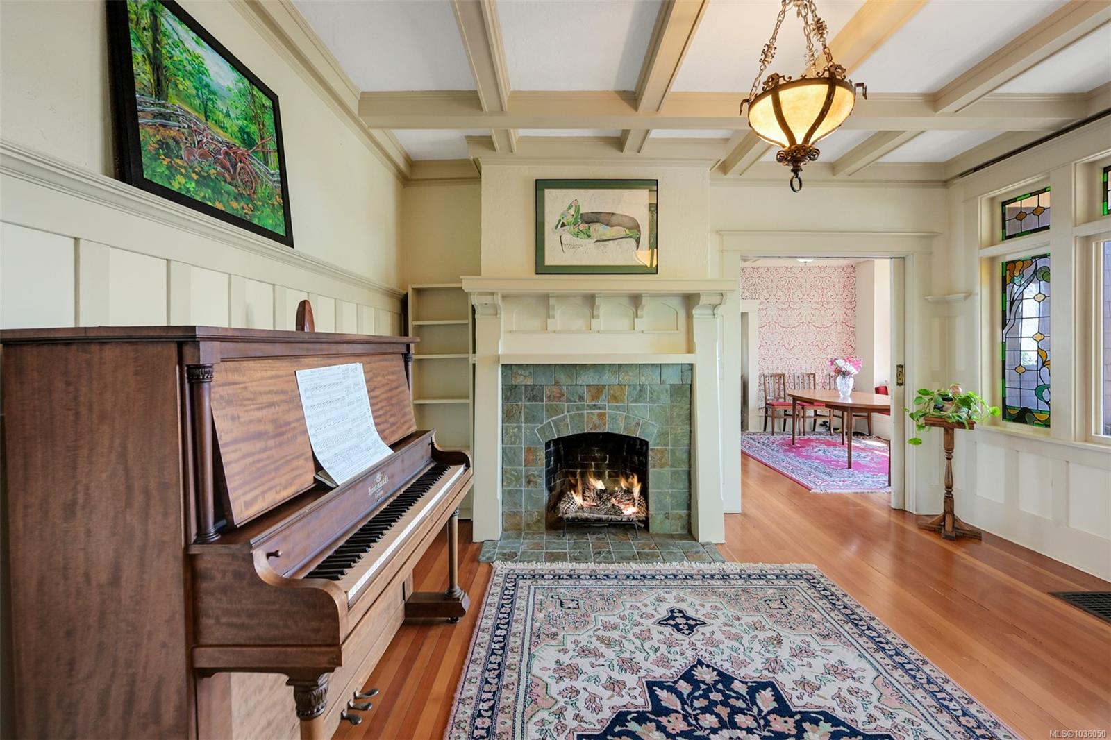 1802 Hollywood Cres