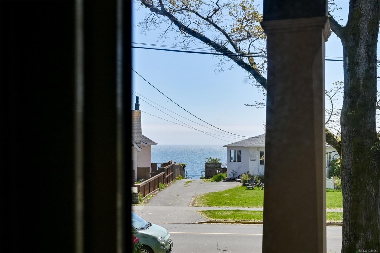 1802 Hollywood Cres