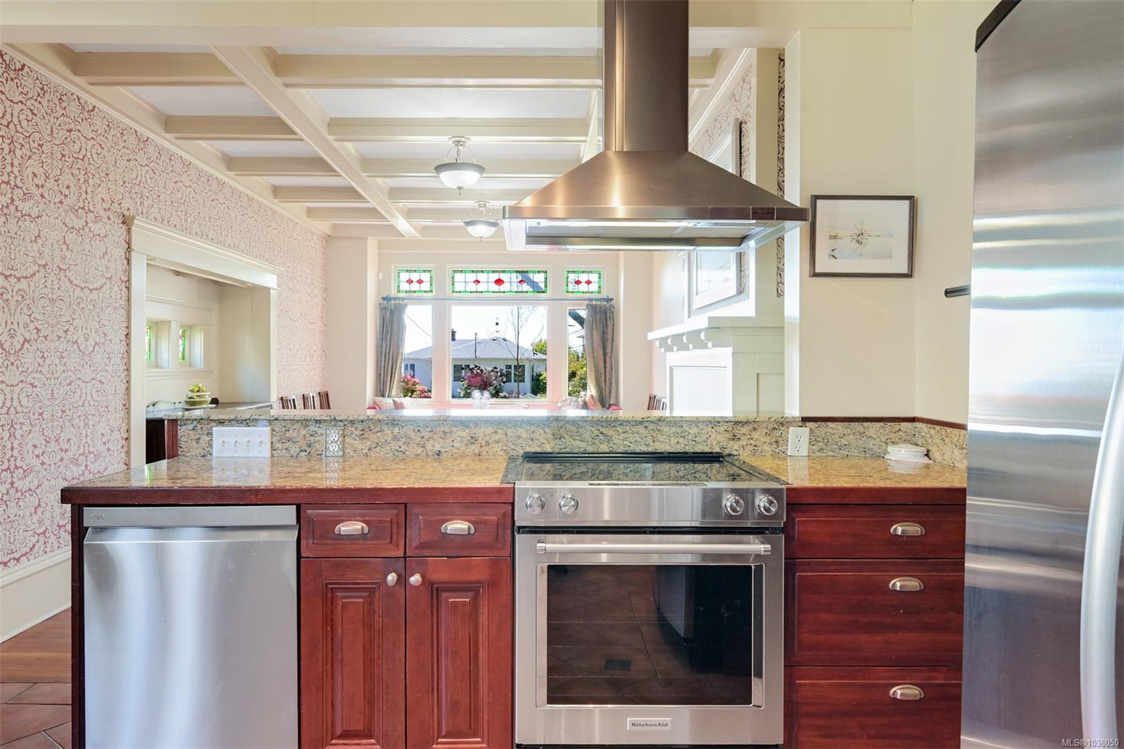 1802 Hollywood Cres