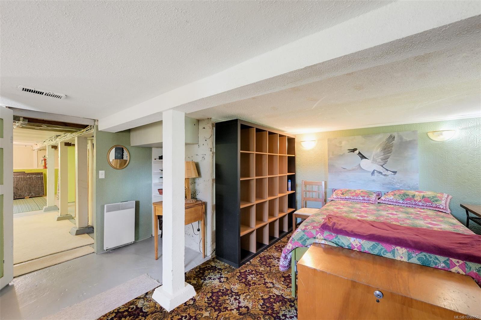 1802 Hollywood Cres