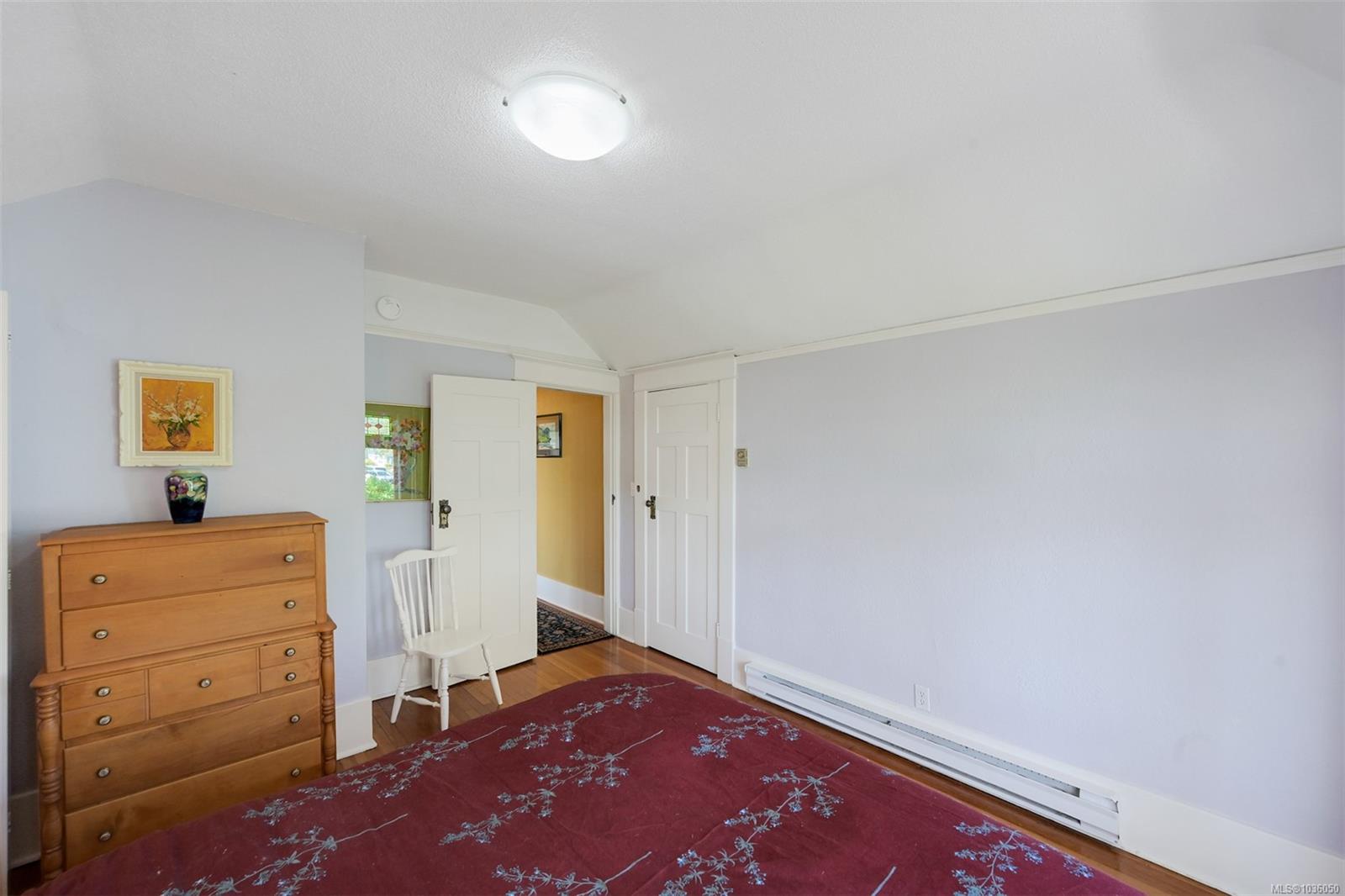 1802 Hollywood Cres