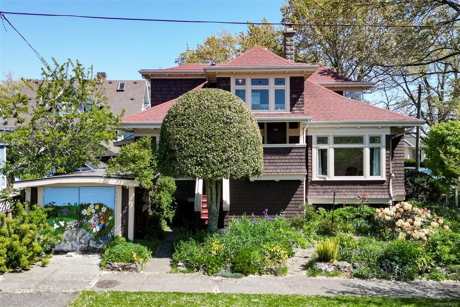 1802 Hollywood Cres