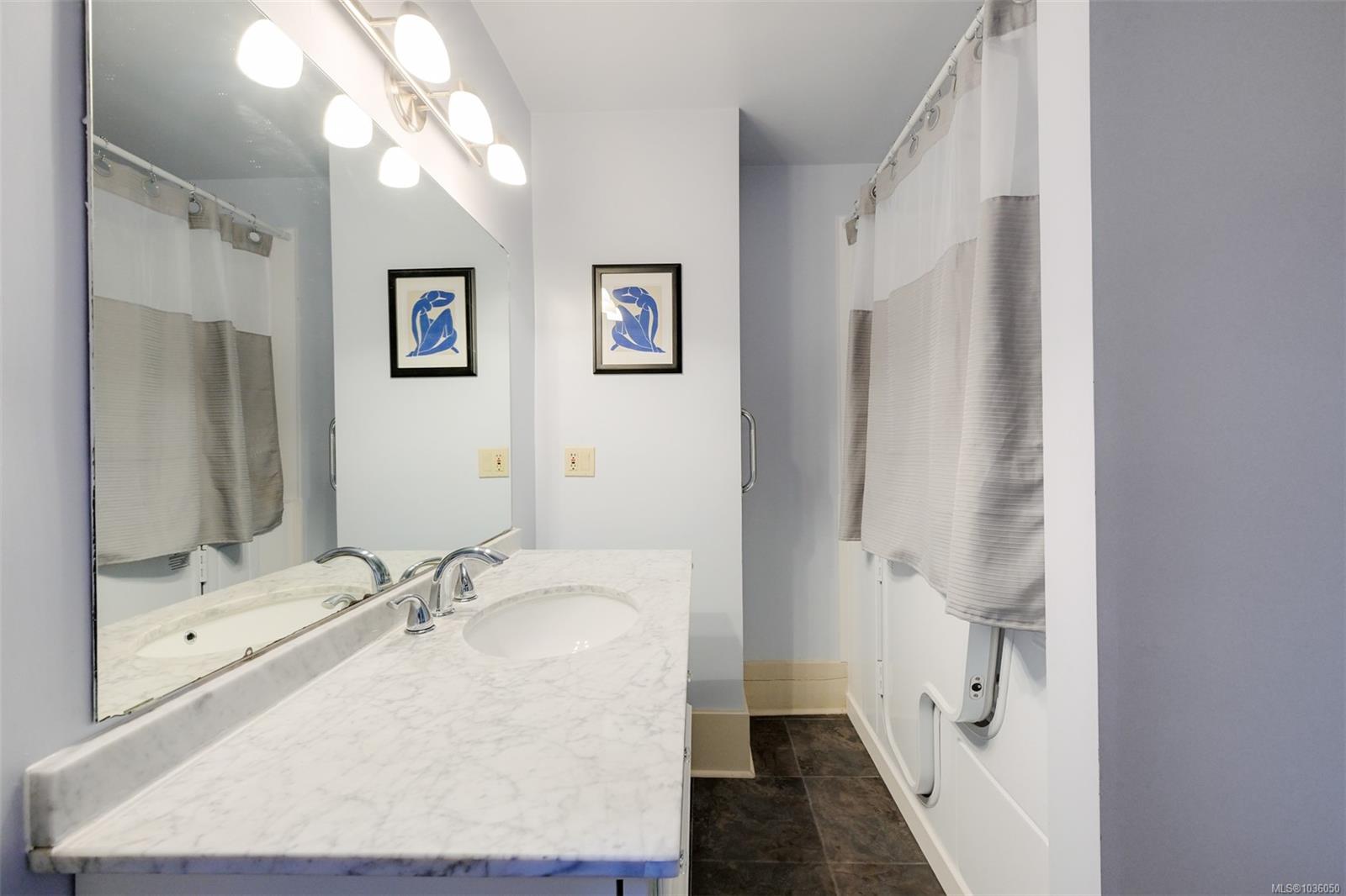 1802 Hollywood Cres