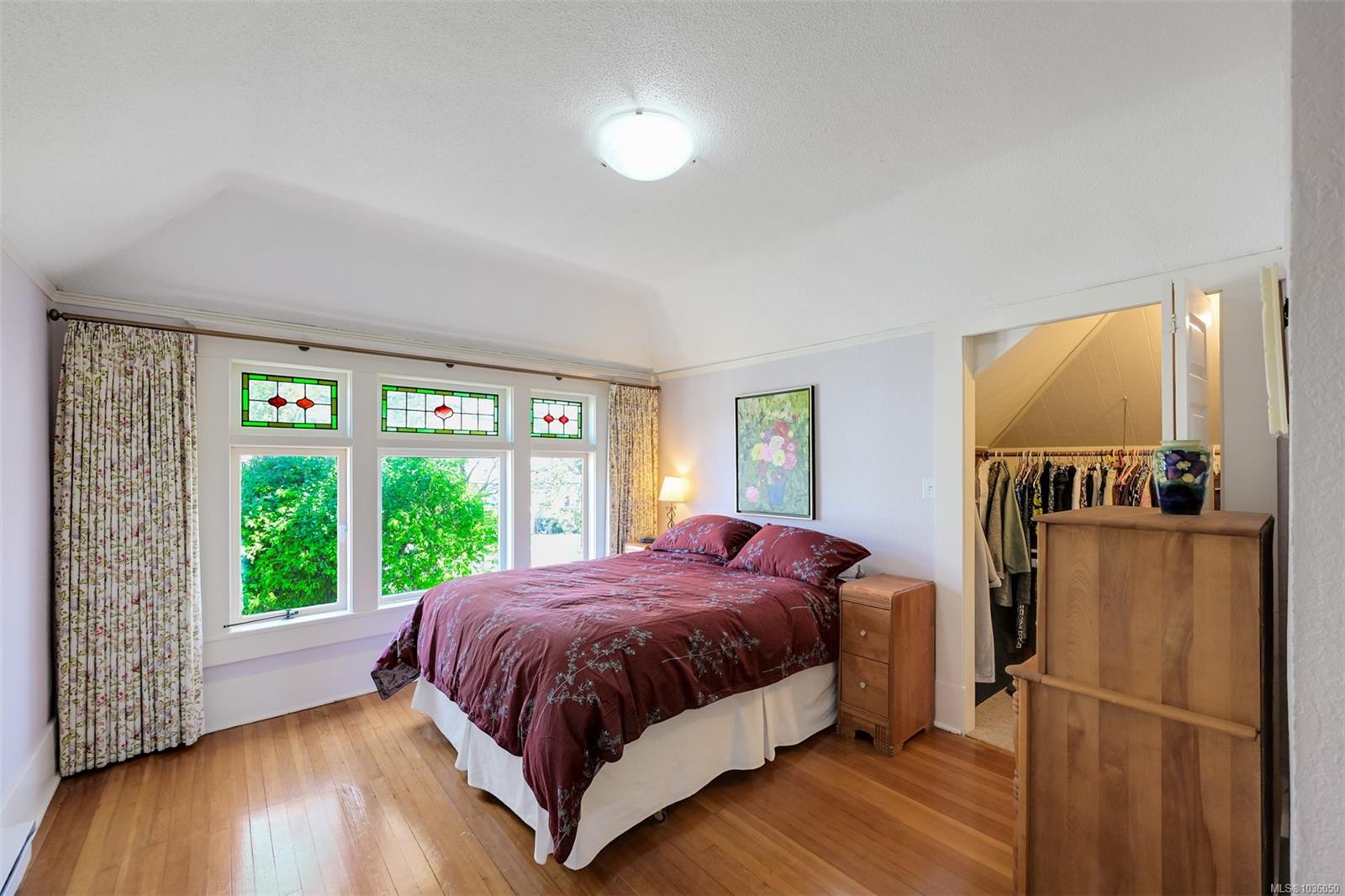 1802 Hollywood Cres