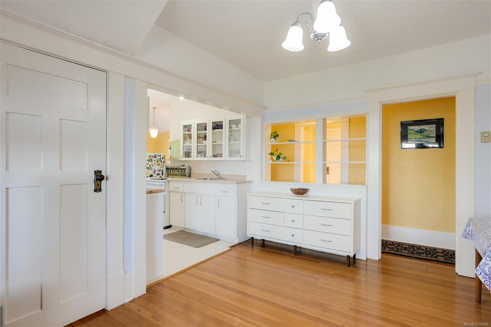 1802 Hollywood Cres
