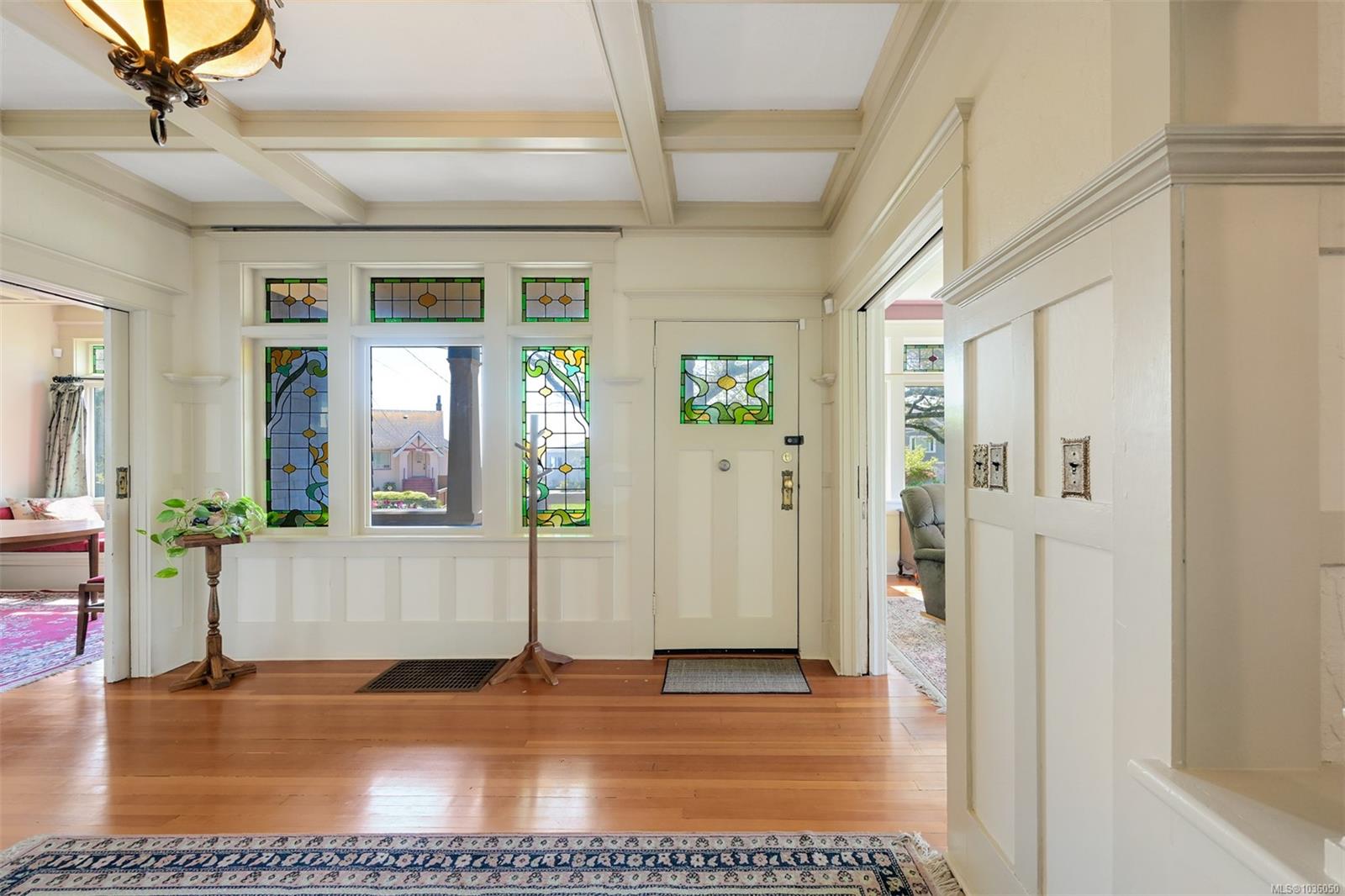 1802 Hollywood Cres