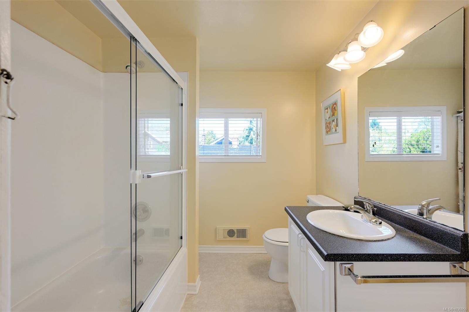 1802 Hollywood Cres