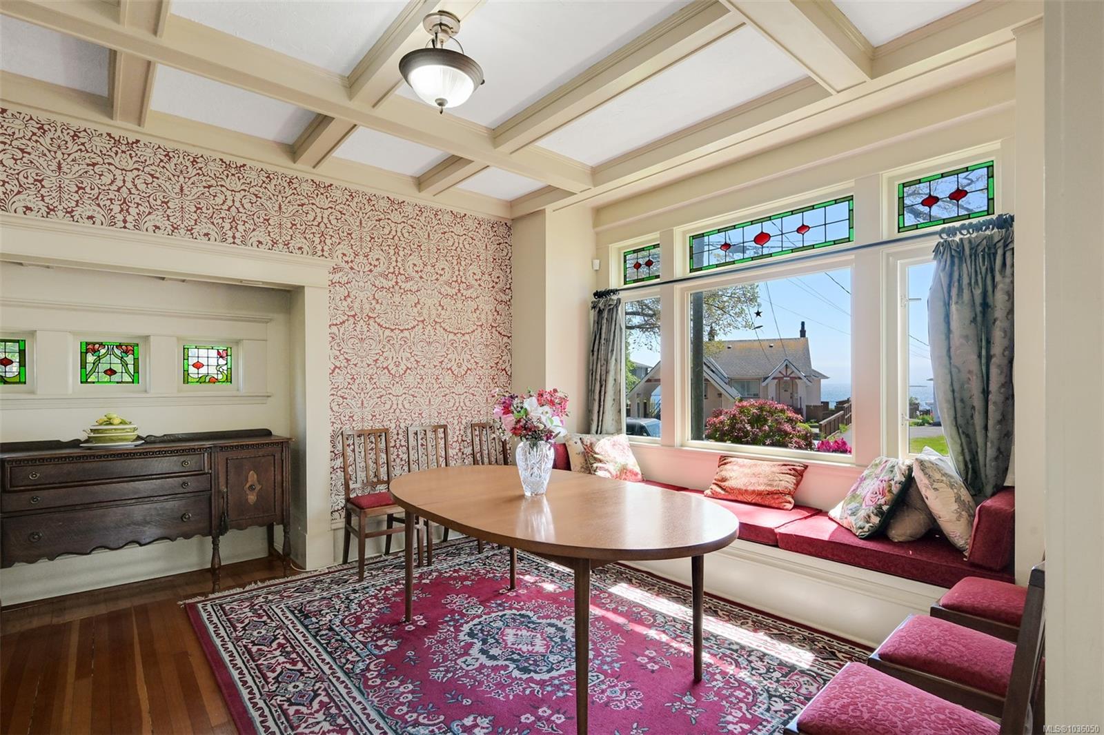 1802 Hollywood Cres
