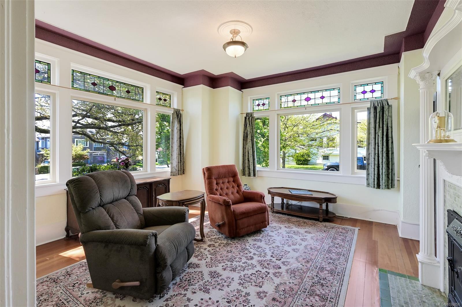 1802 Hollywood Cres
