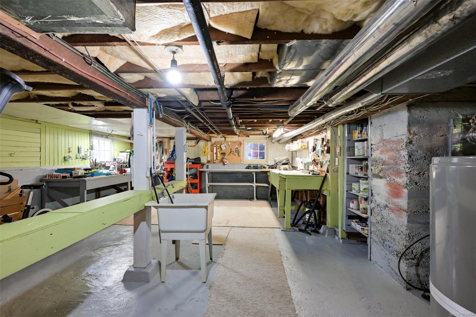 1802 Hollywood Cres