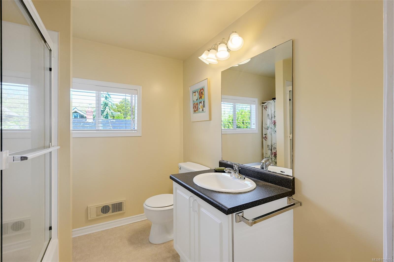 1802 Hollywood Cres