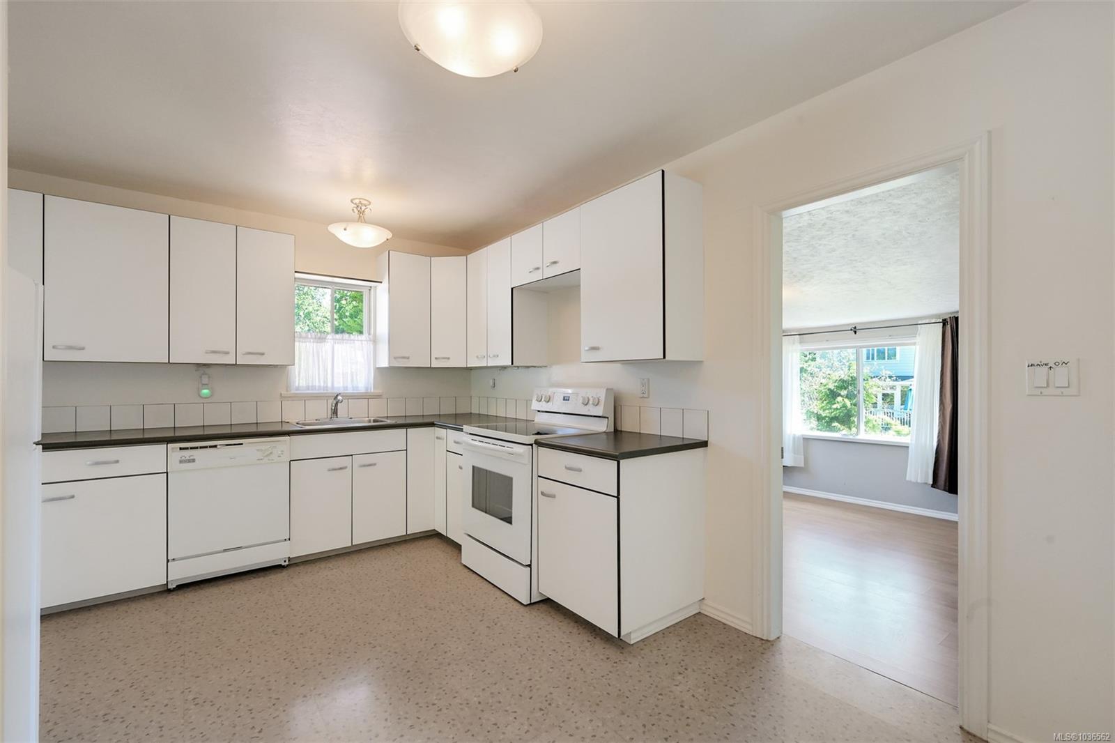2765 Fernwood Rd