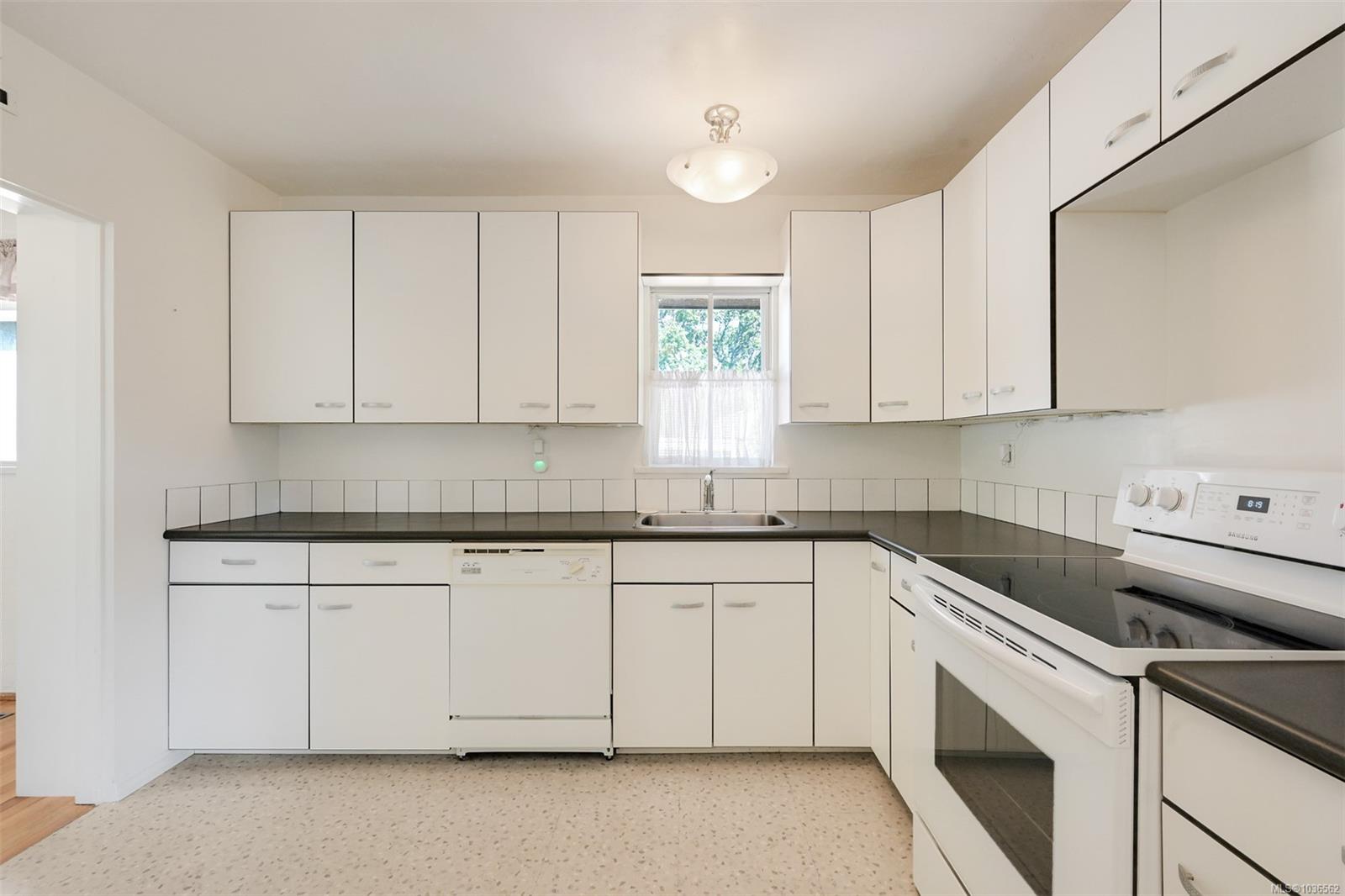 2765 Fernwood Rd