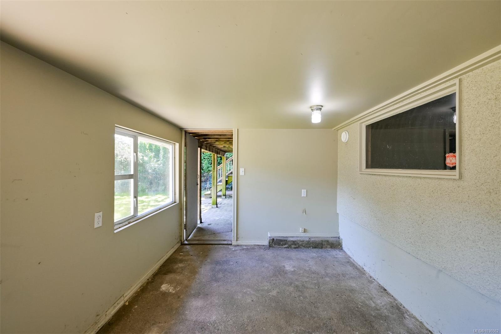 2765 Fernwood Rd