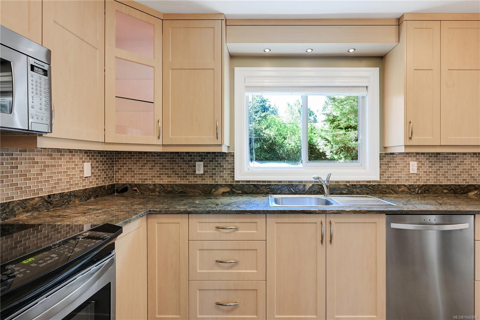 3341 Rolston Cres