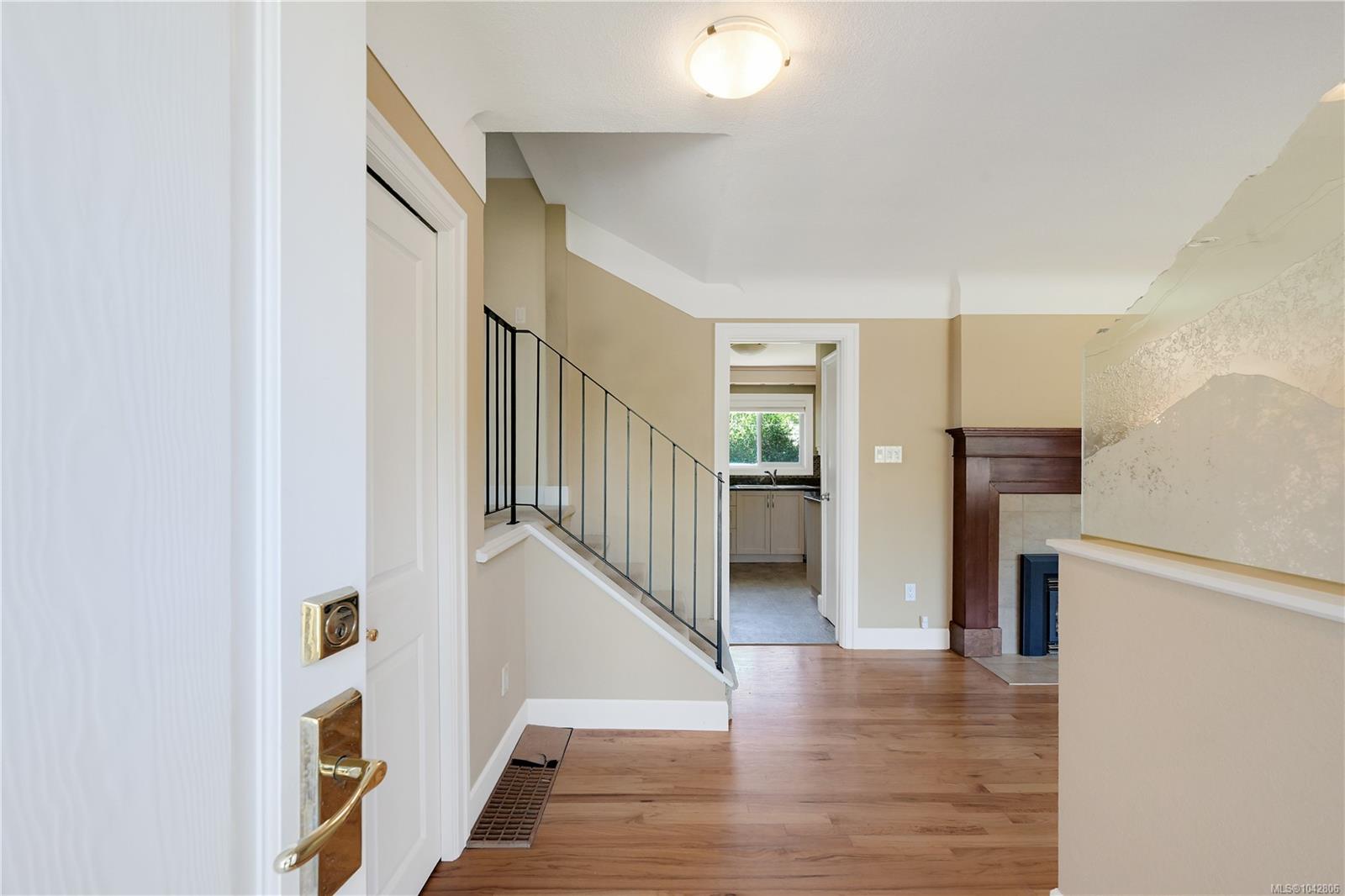3341 Rolston Cres